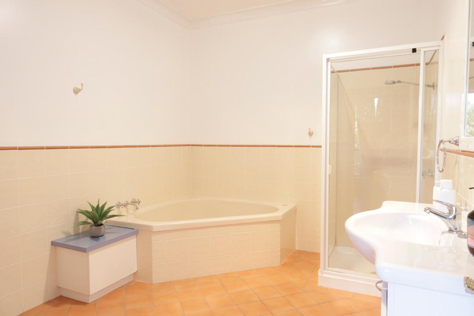 Spacious 3-Bed Home in Central Tenterfield