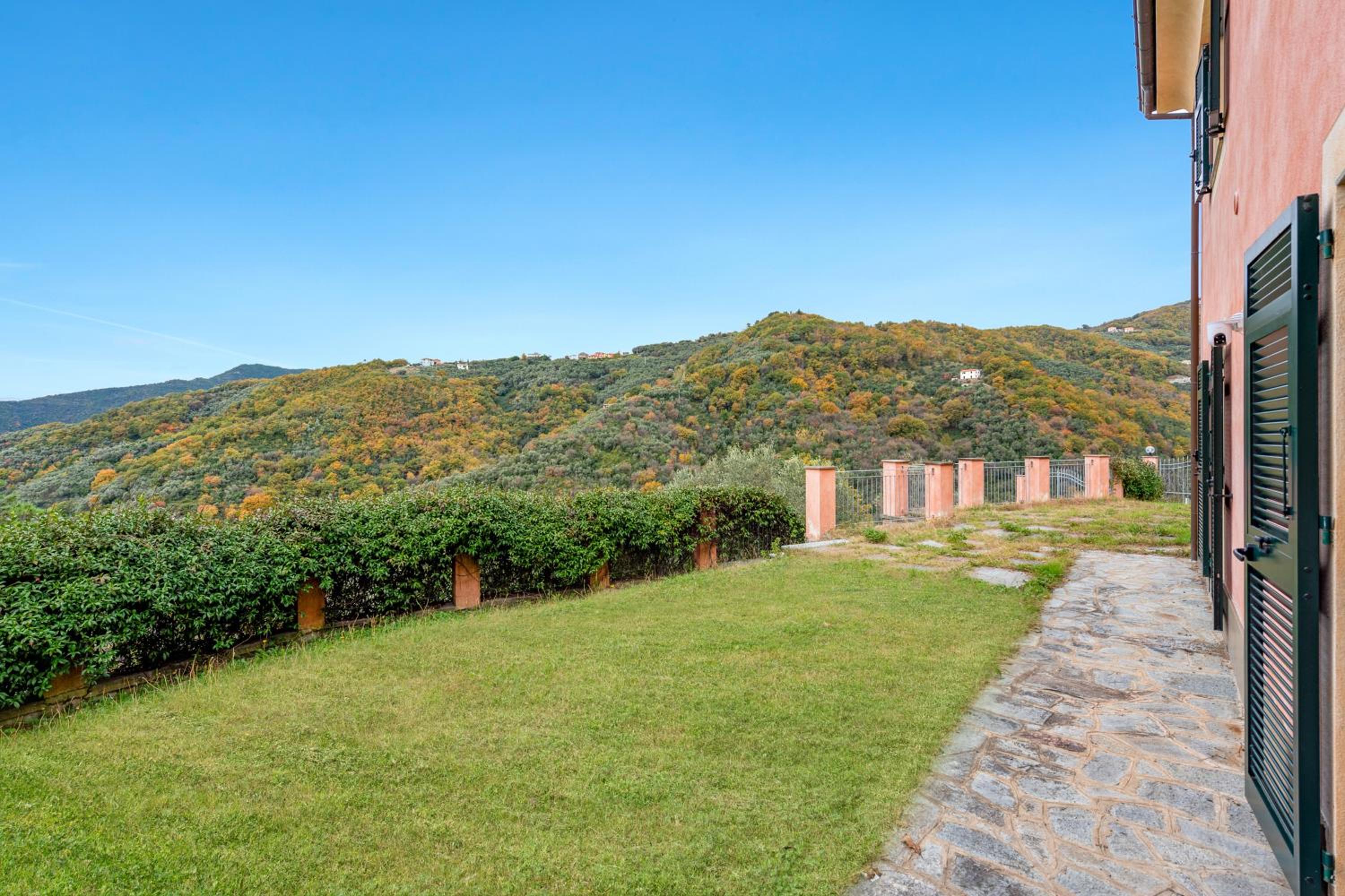 Moneglia Villa in A Quiet Place - Happy Rentals