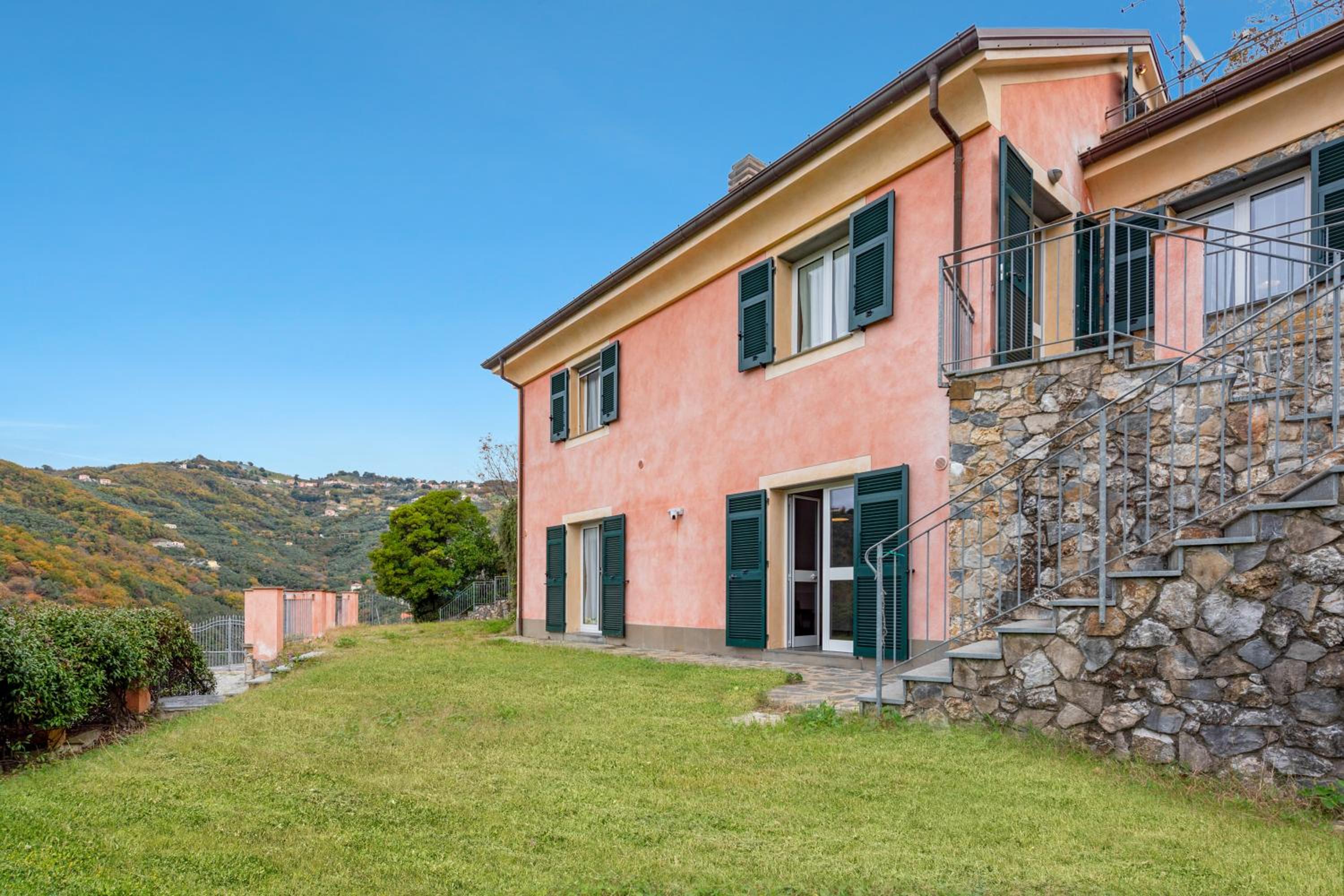 Moneglia Villa in A Quiet Place - Happy Rentals