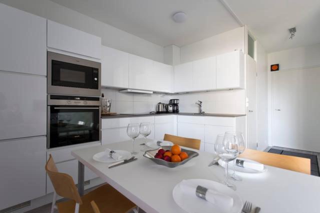 Seaside Downtown Apartment with private parking