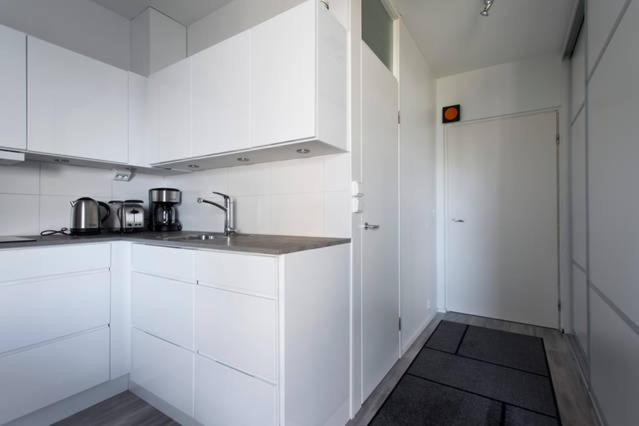 Seaside Downtown Apartment with private parking