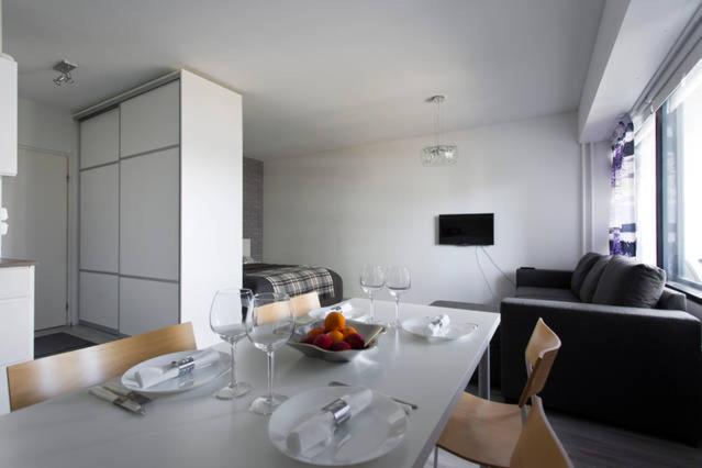 Seaside Downtown Apartment with private parking