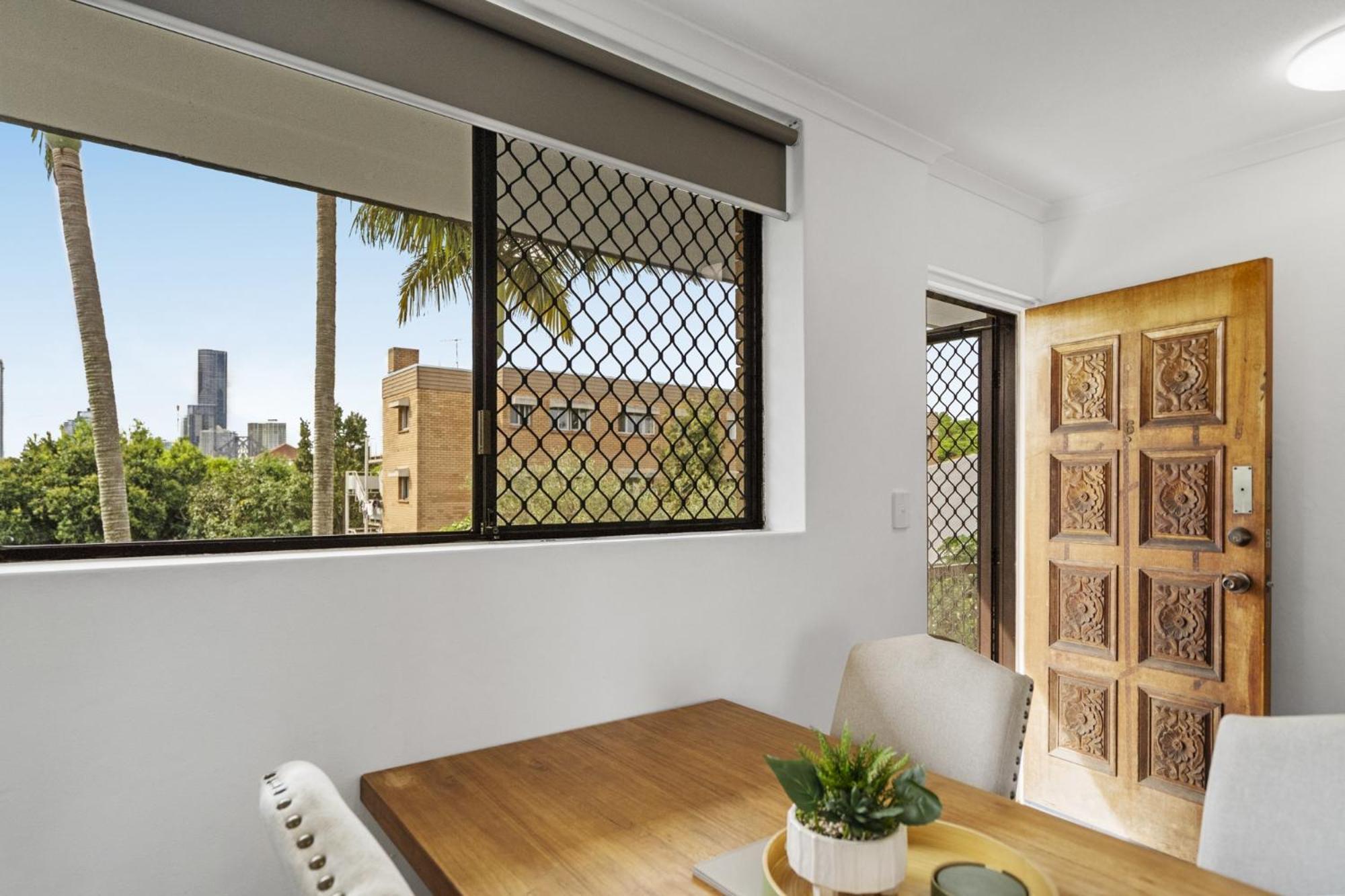 Spacious New Farm Stay with Balcony and Secure Parking