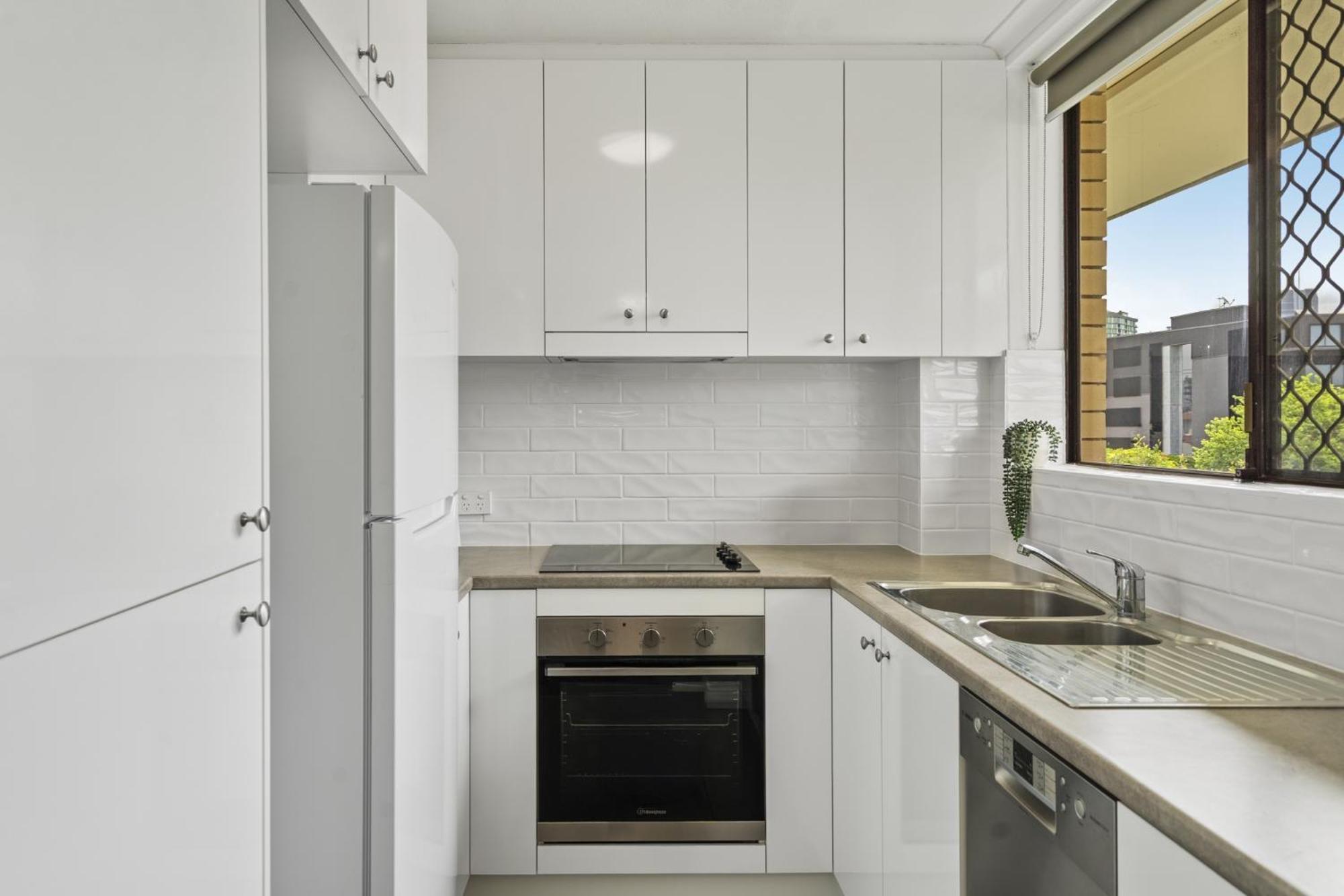 Spacious New Farm Stay with Balcony and Secure Parking