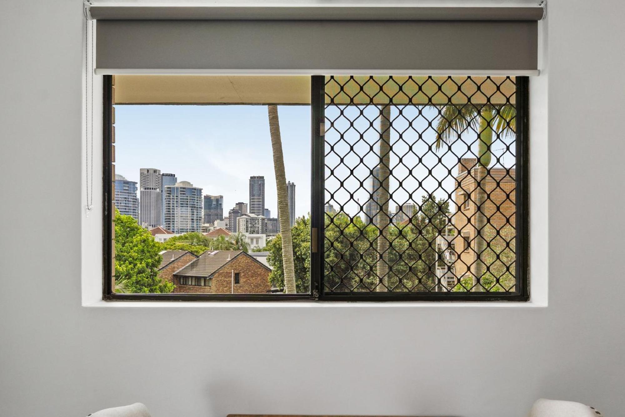 Spacious New Farm Stay with Balcony and Secure Parking