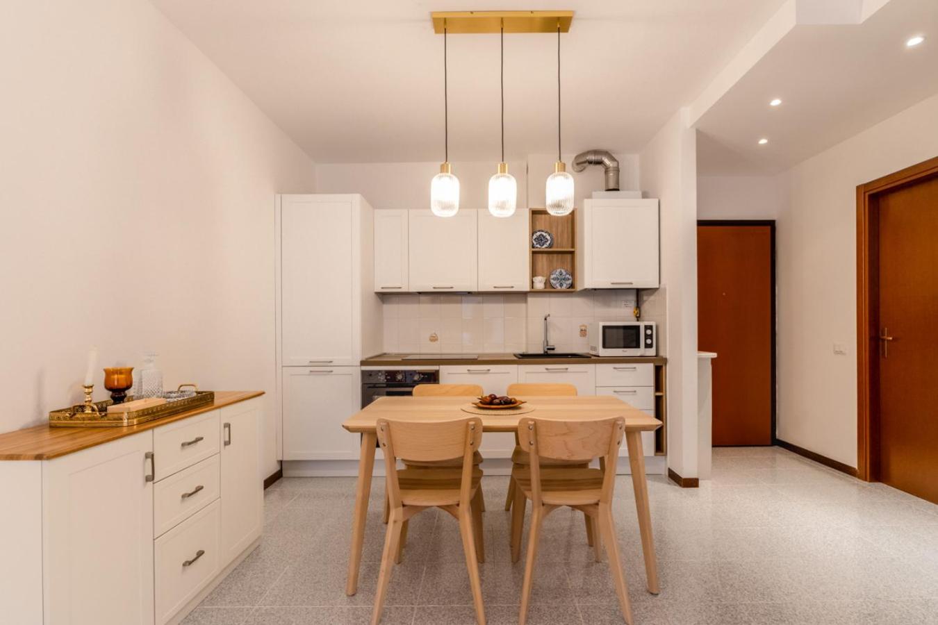 Artemisia B2-12 by Wonderful Italy