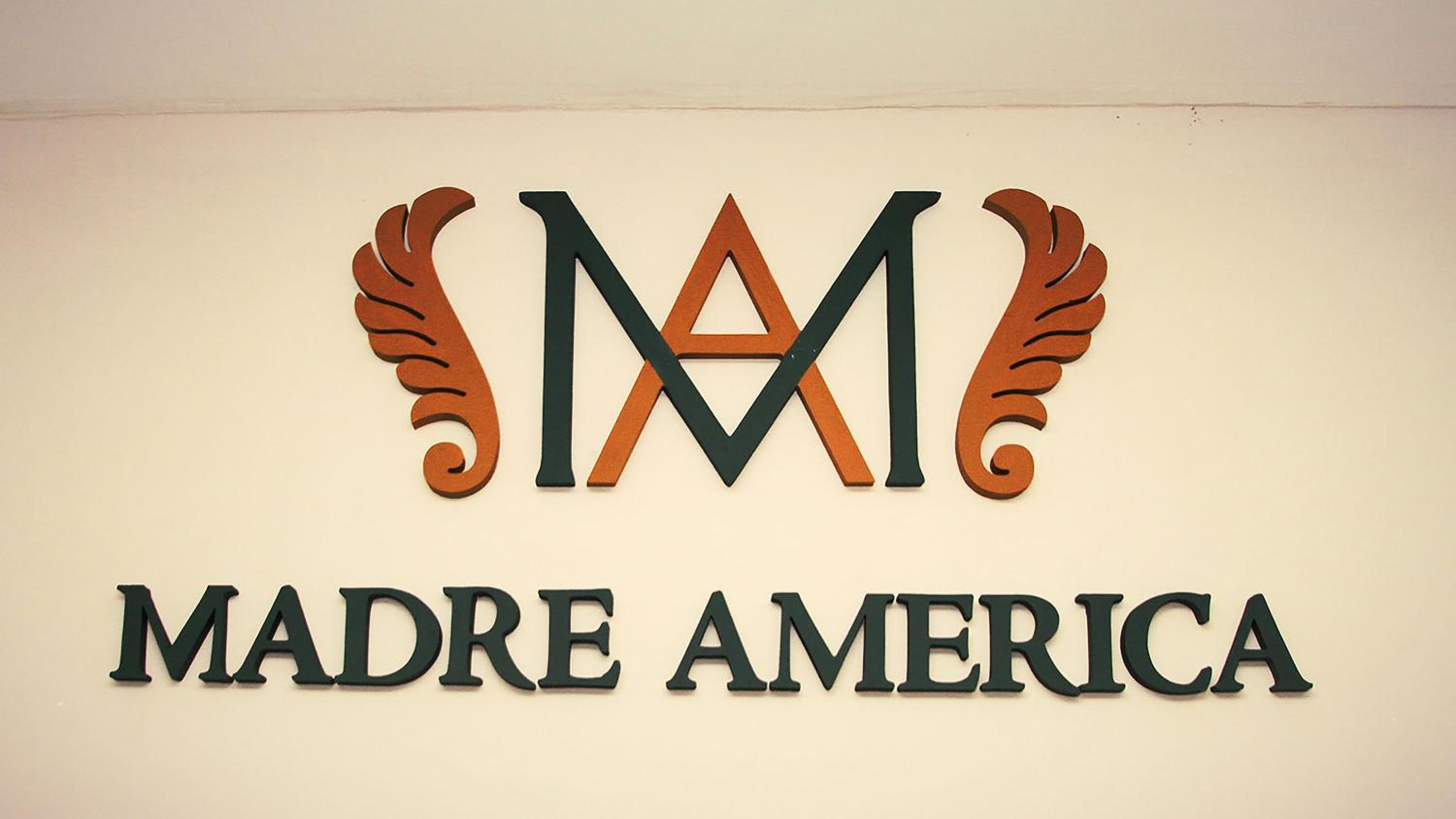 Madre America Hotel & Hostel