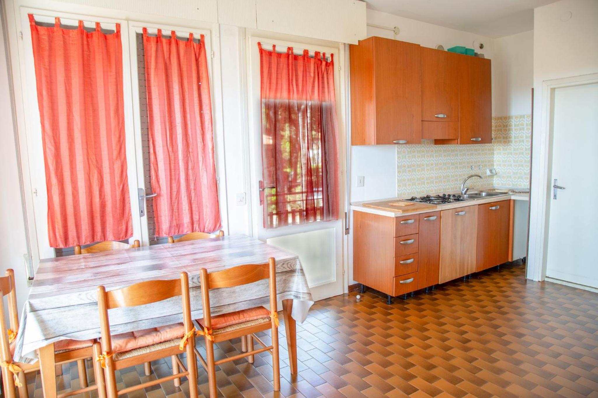 Spacious first-floor flat near the beach