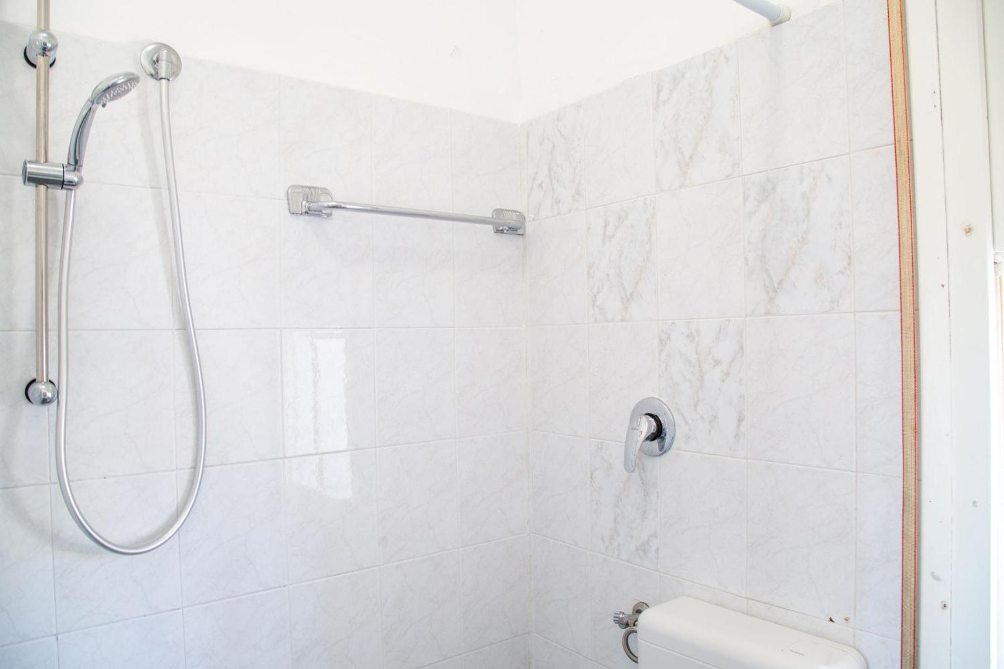 Spacious first-floor flat near the beach