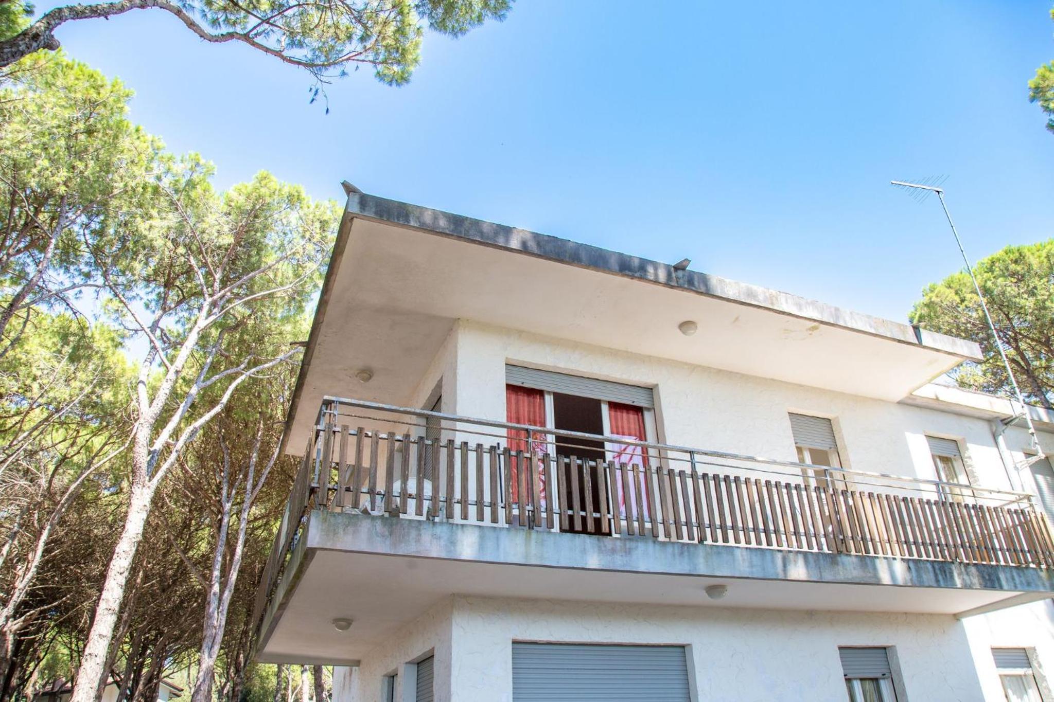 Spacious first-floor flat near the beach