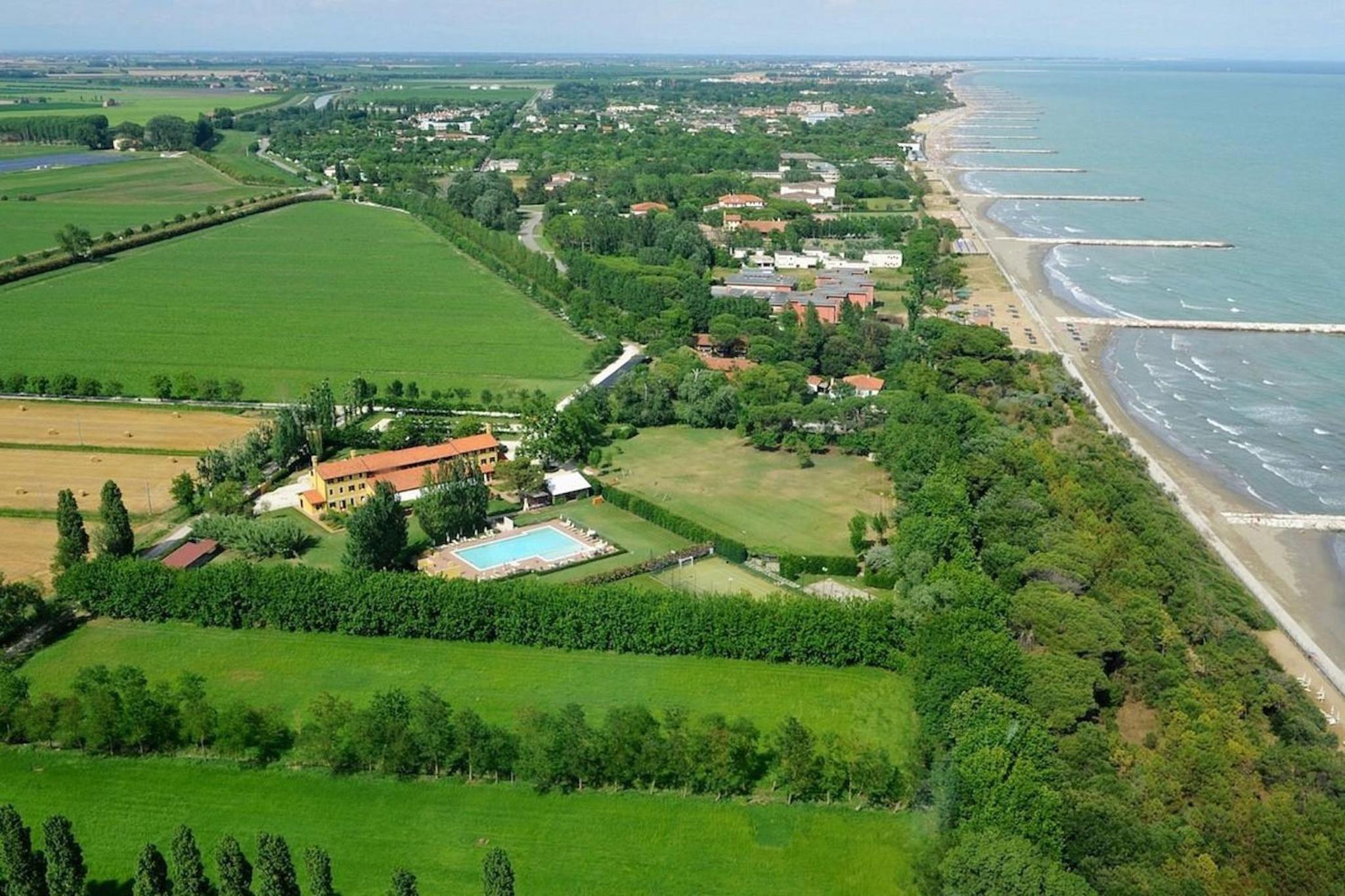 Spacious first-floor flat near the beach
