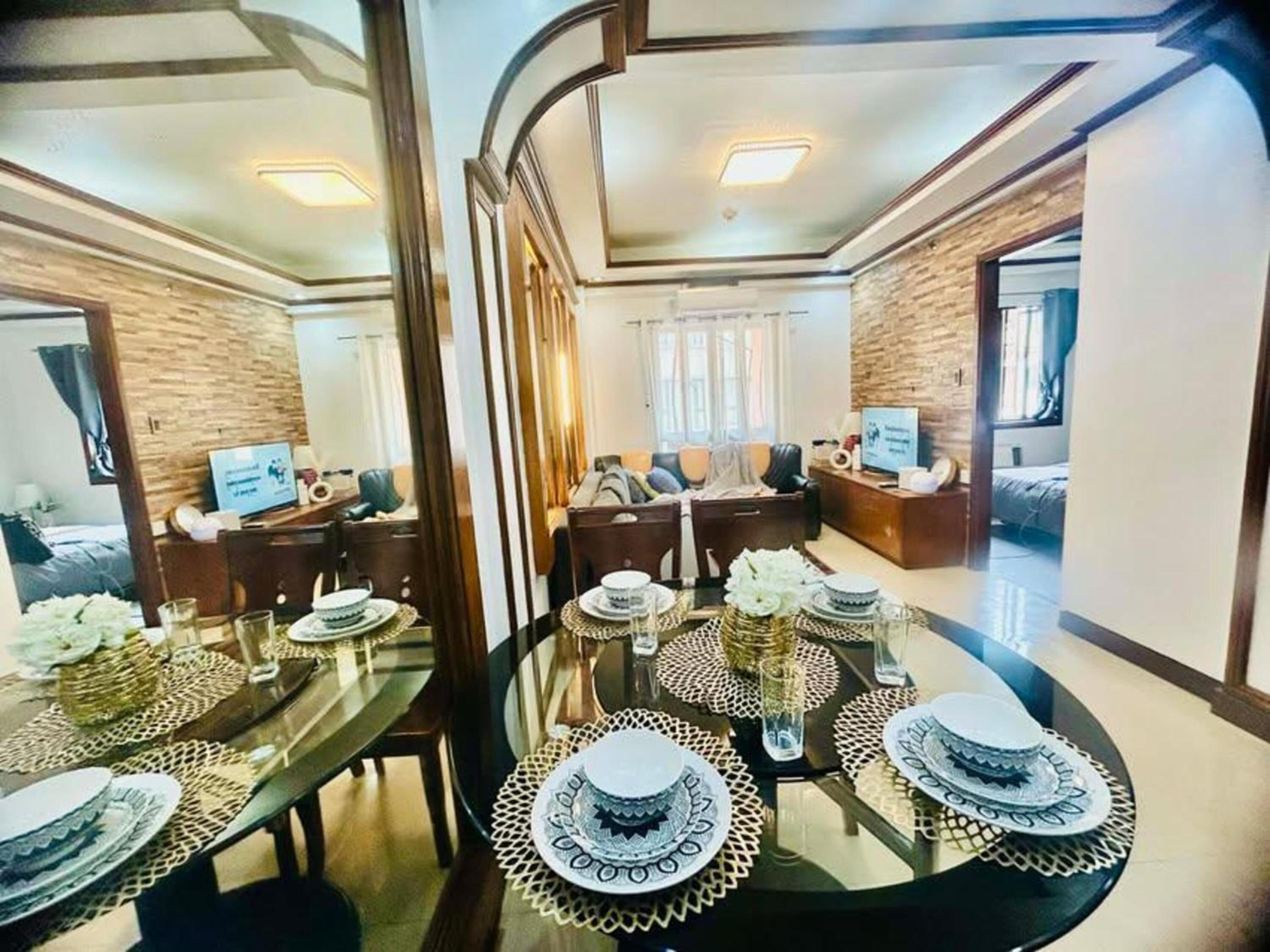 City Condo Perfect for Family & Friends