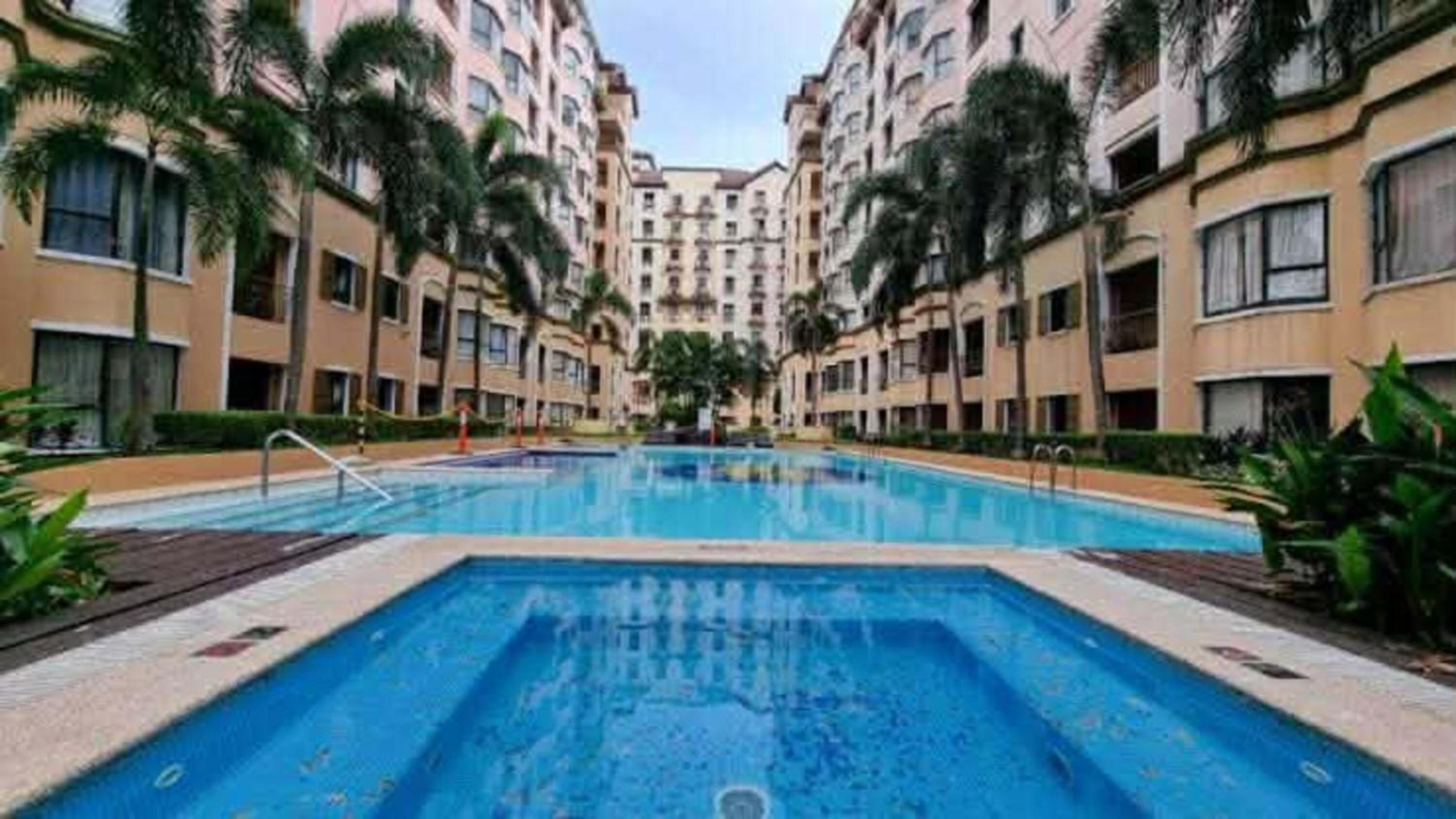 City Condo Perfect for Family & Friends