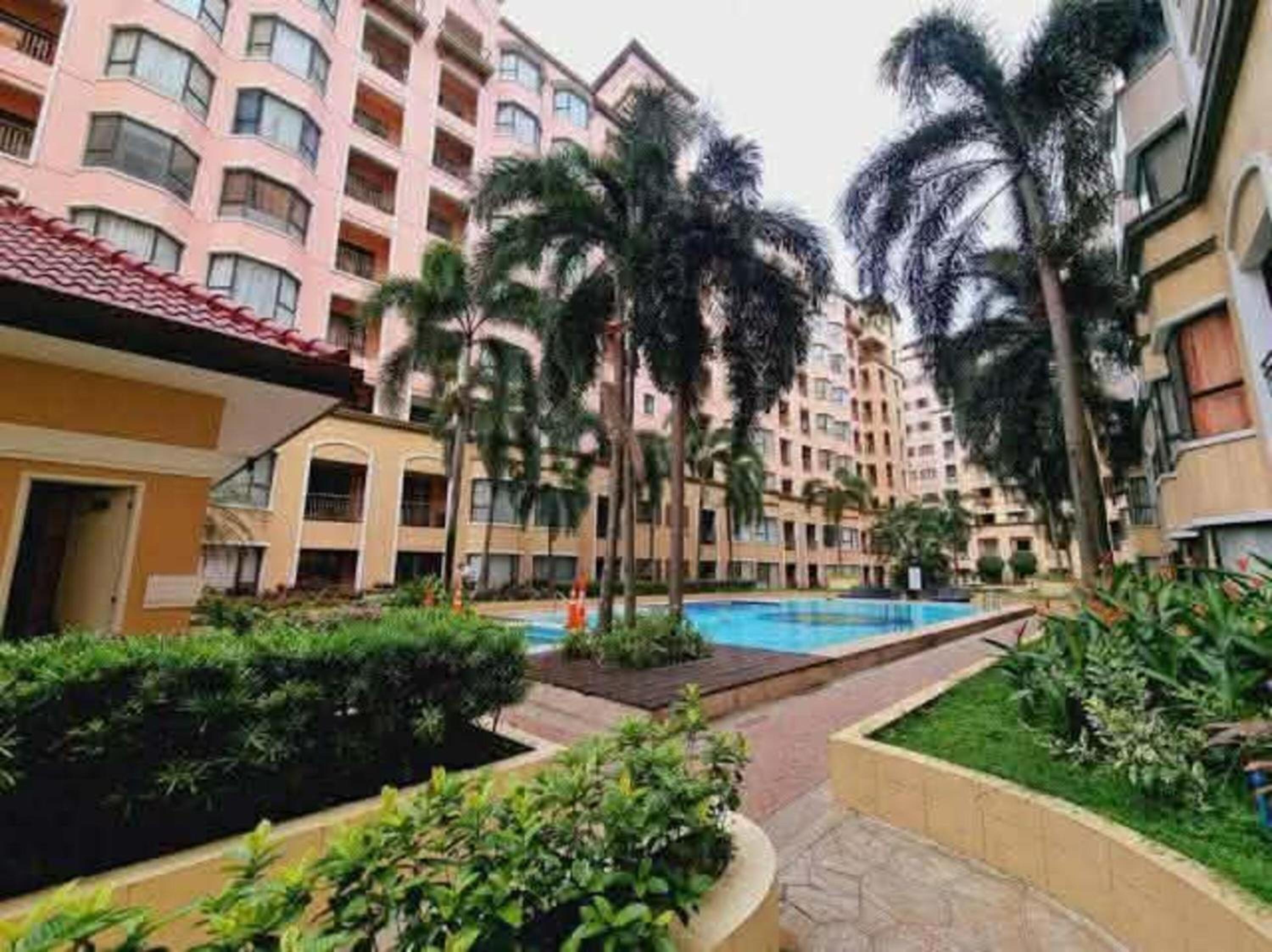 City Condo Perfect for Family & Friends