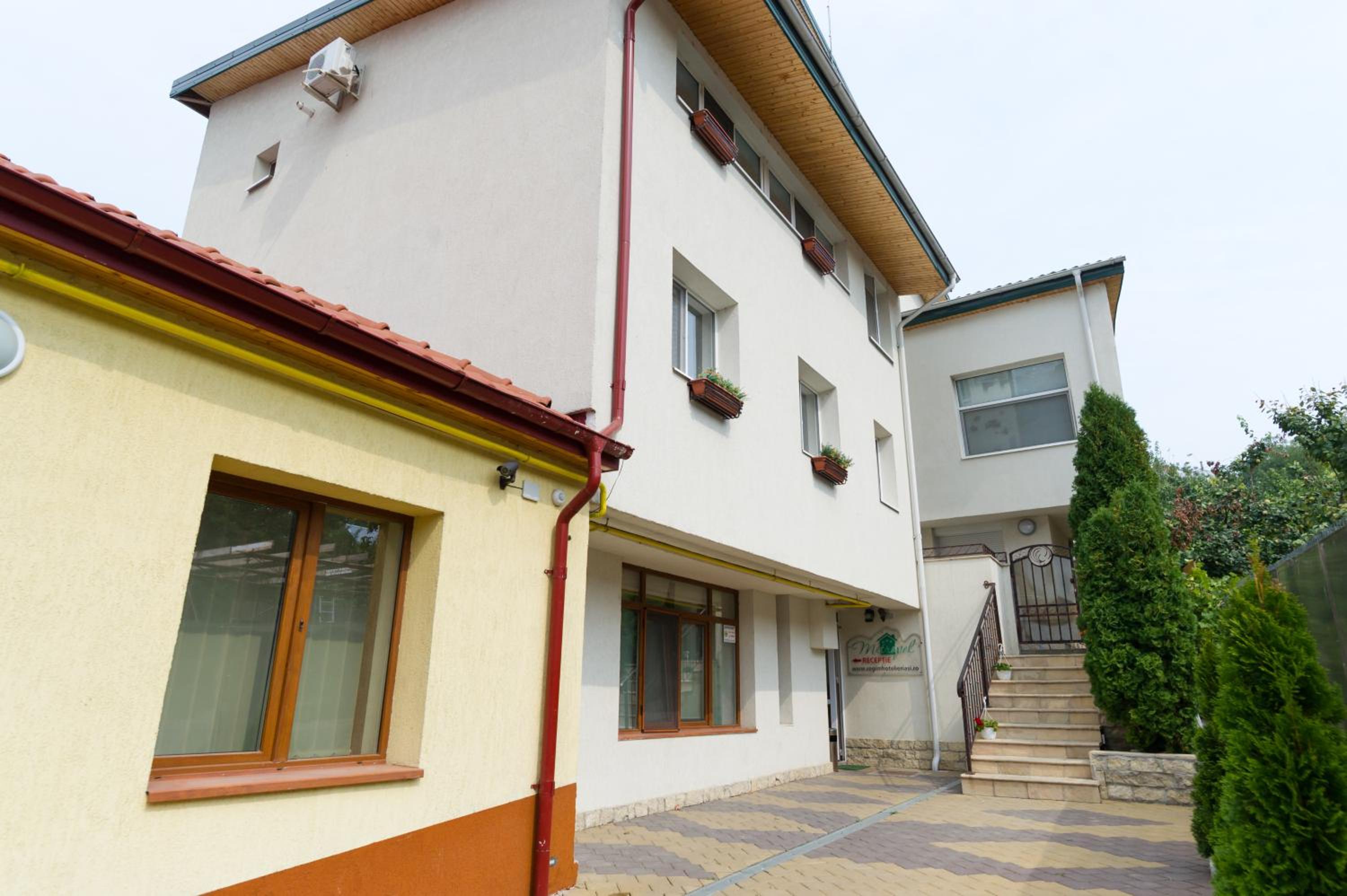 Hotel Aparthotel Metropol - Image 1