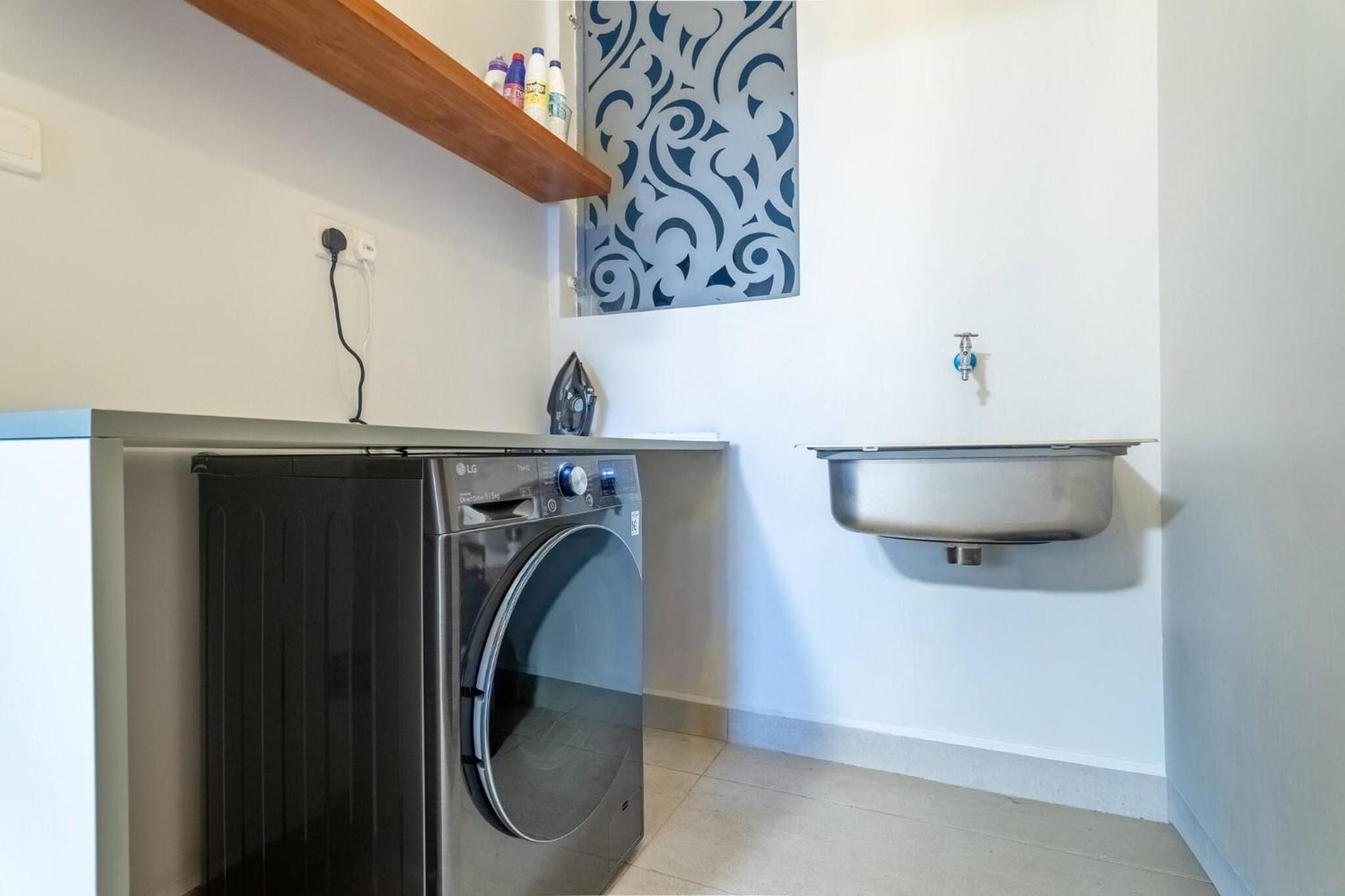 ishi Nairobi Modern Business Apartment