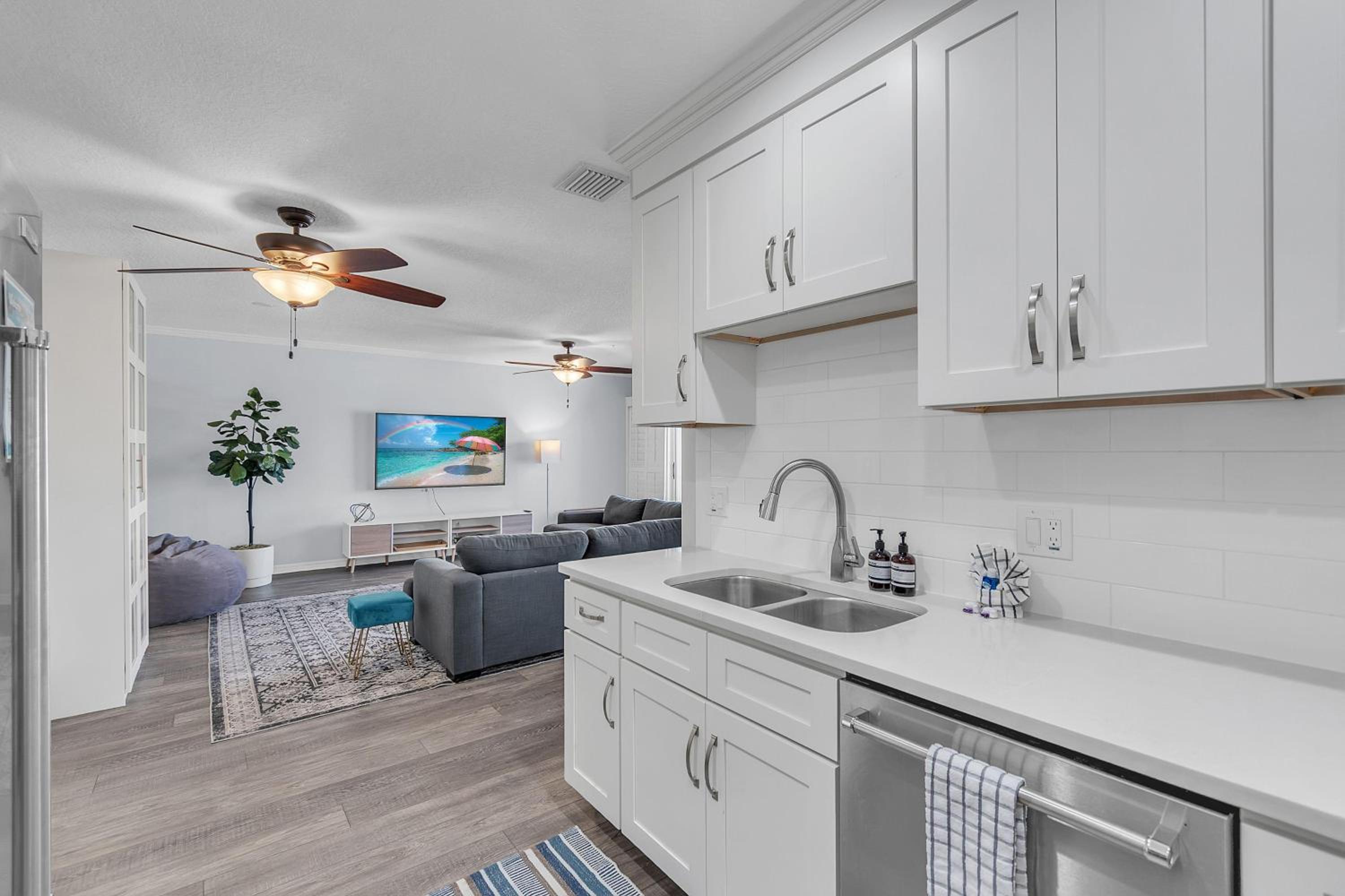 El Mar Townhome - Unit D