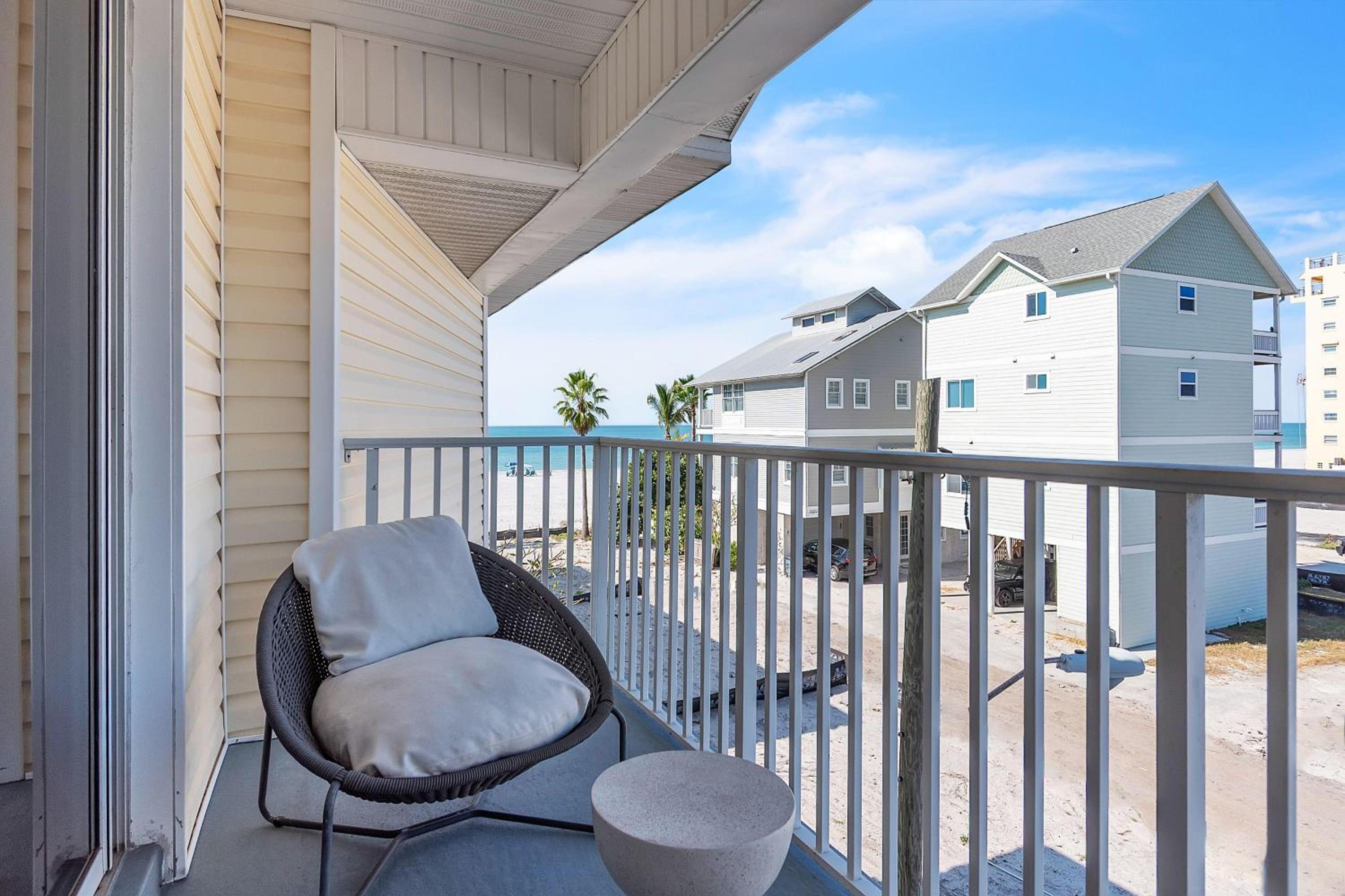 El Mar Townhome - Unit D