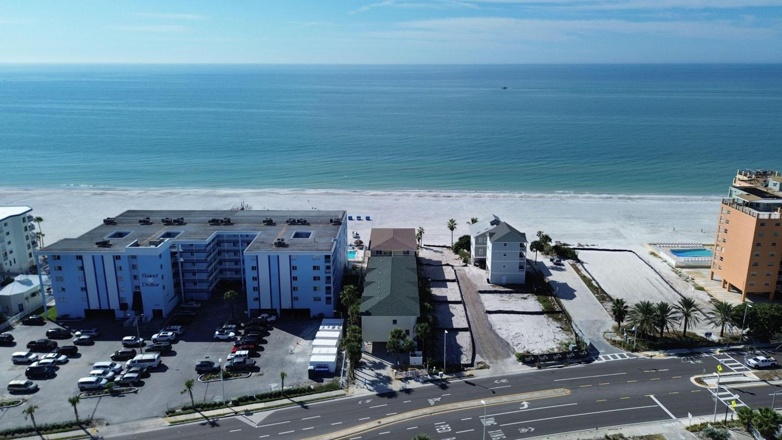 El Mar Townhome - Unit D