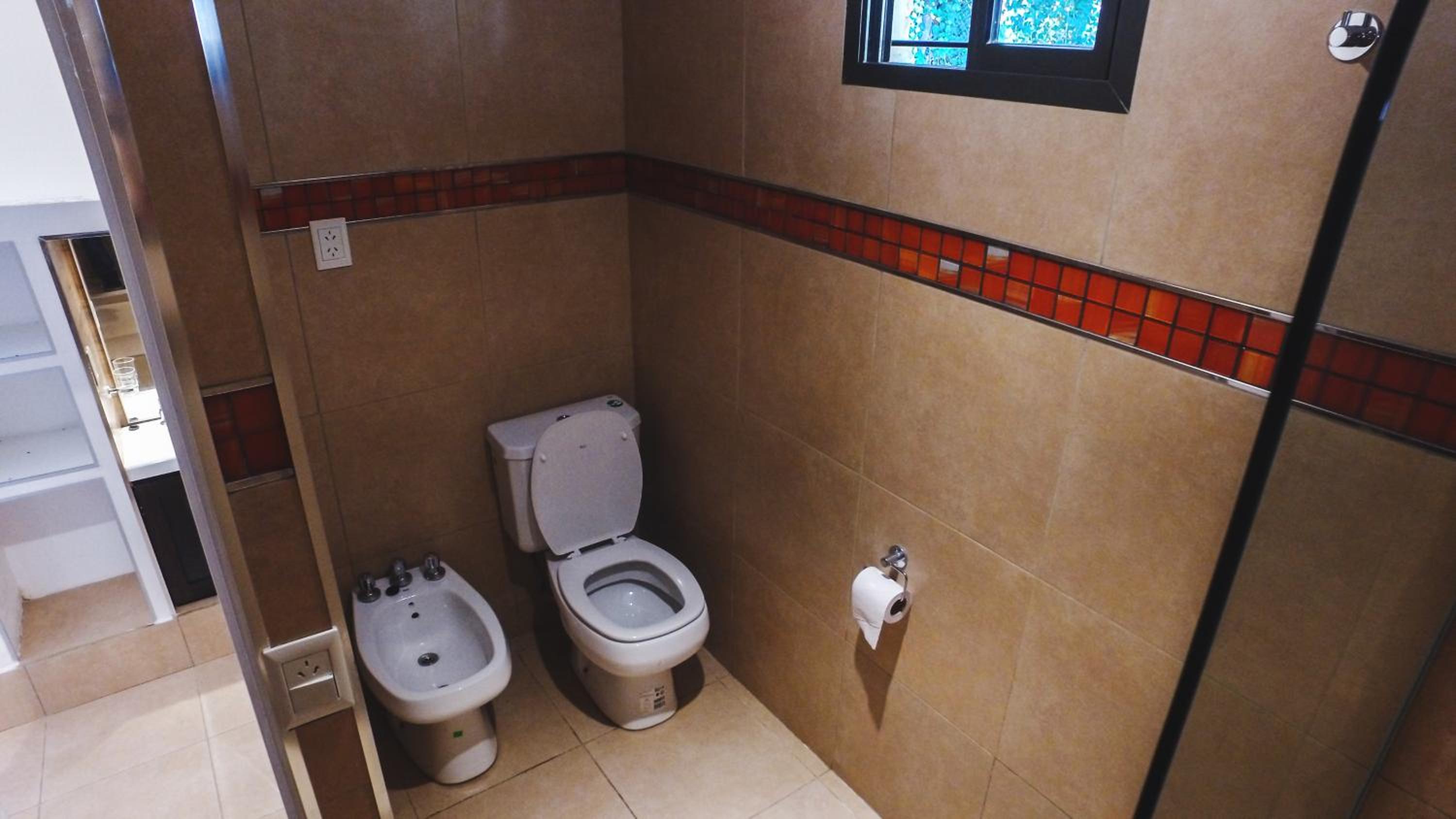 ViviSierras, Carlos Paz casa centro frente al lago, pileta climatizada, 4 dormitorios, 3 baños, quincho