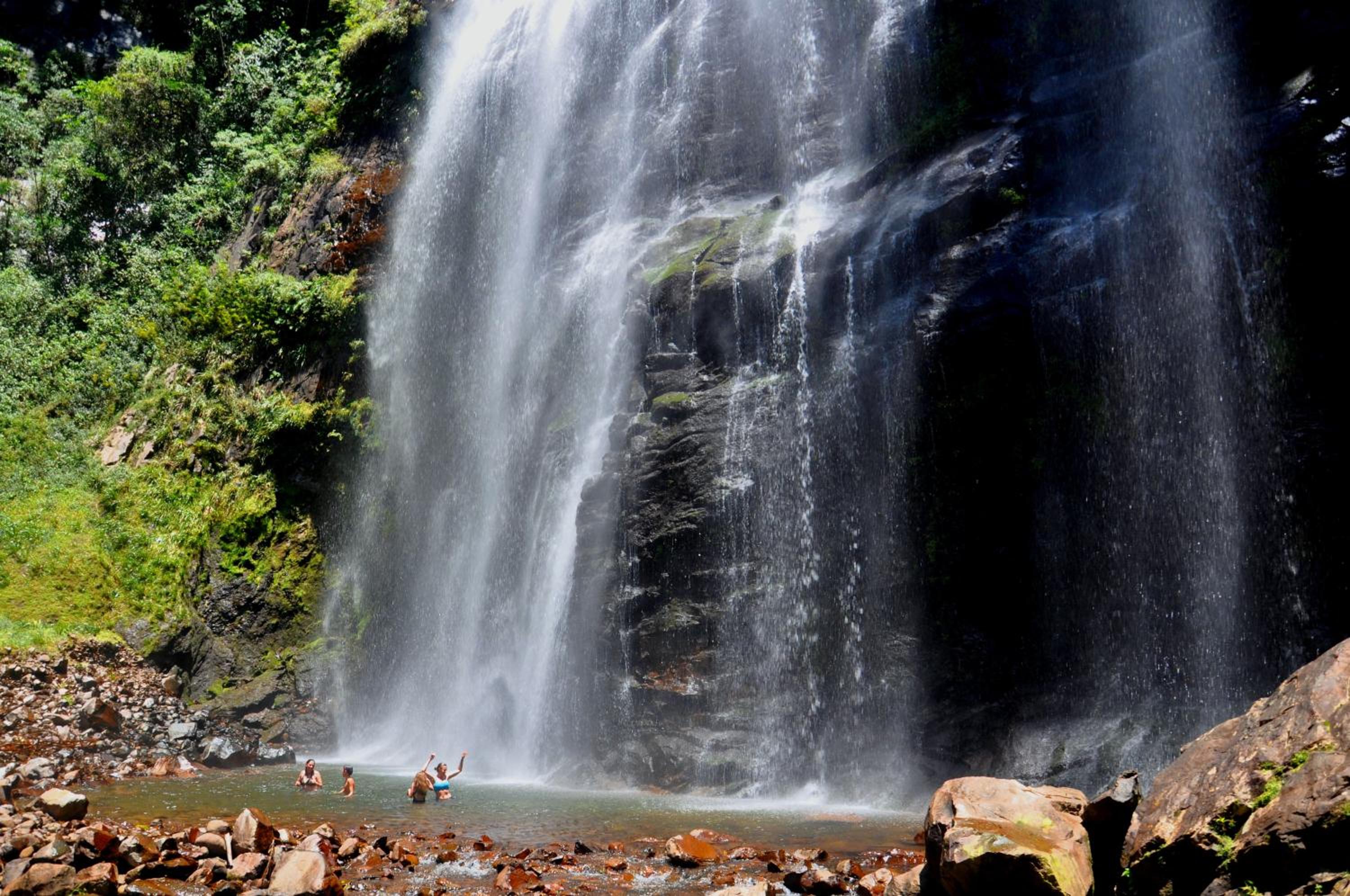 Cachoeira dos Borges Cabanas e Parque