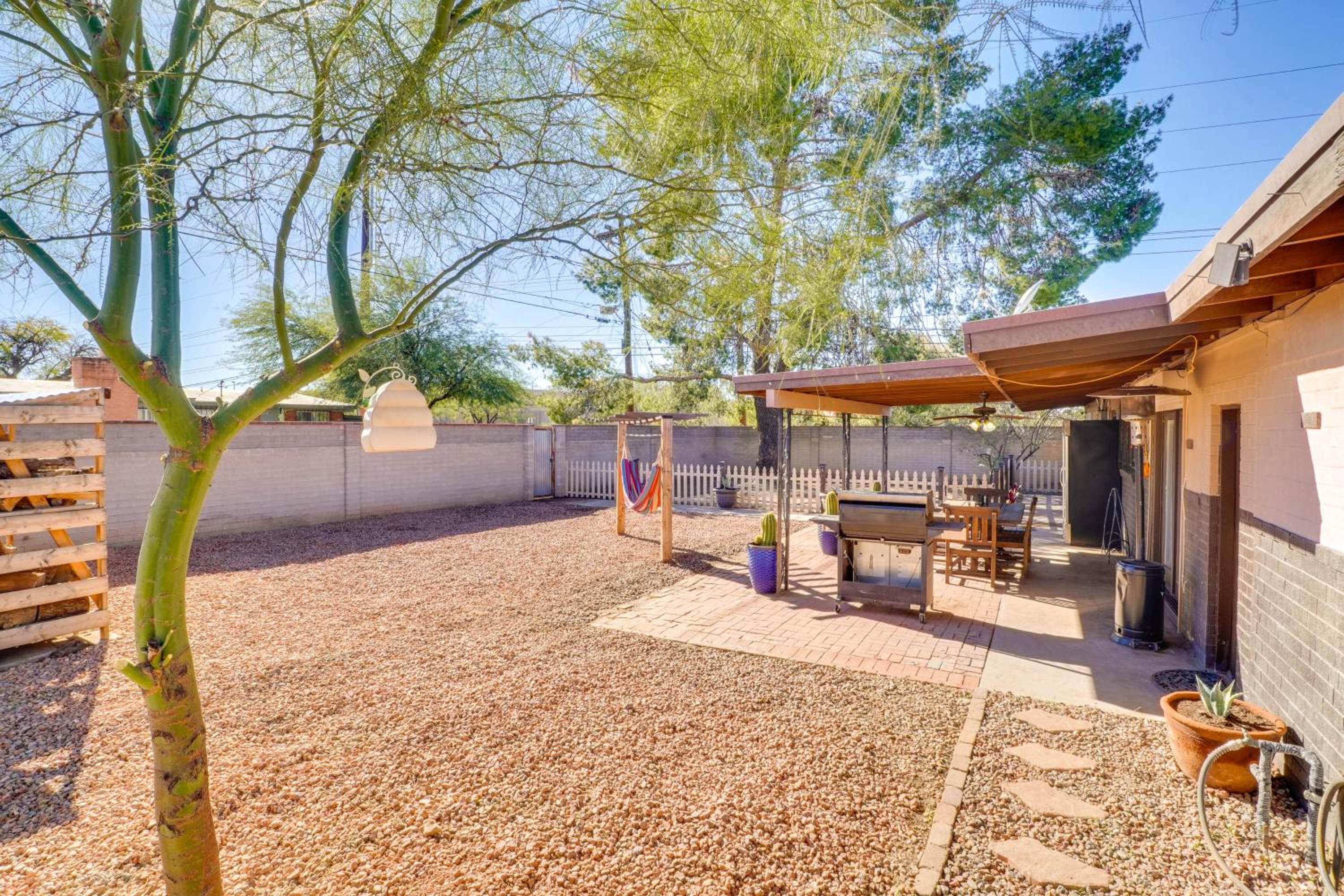 Half-Mi to Loop Access! Private Tucson Hideaway