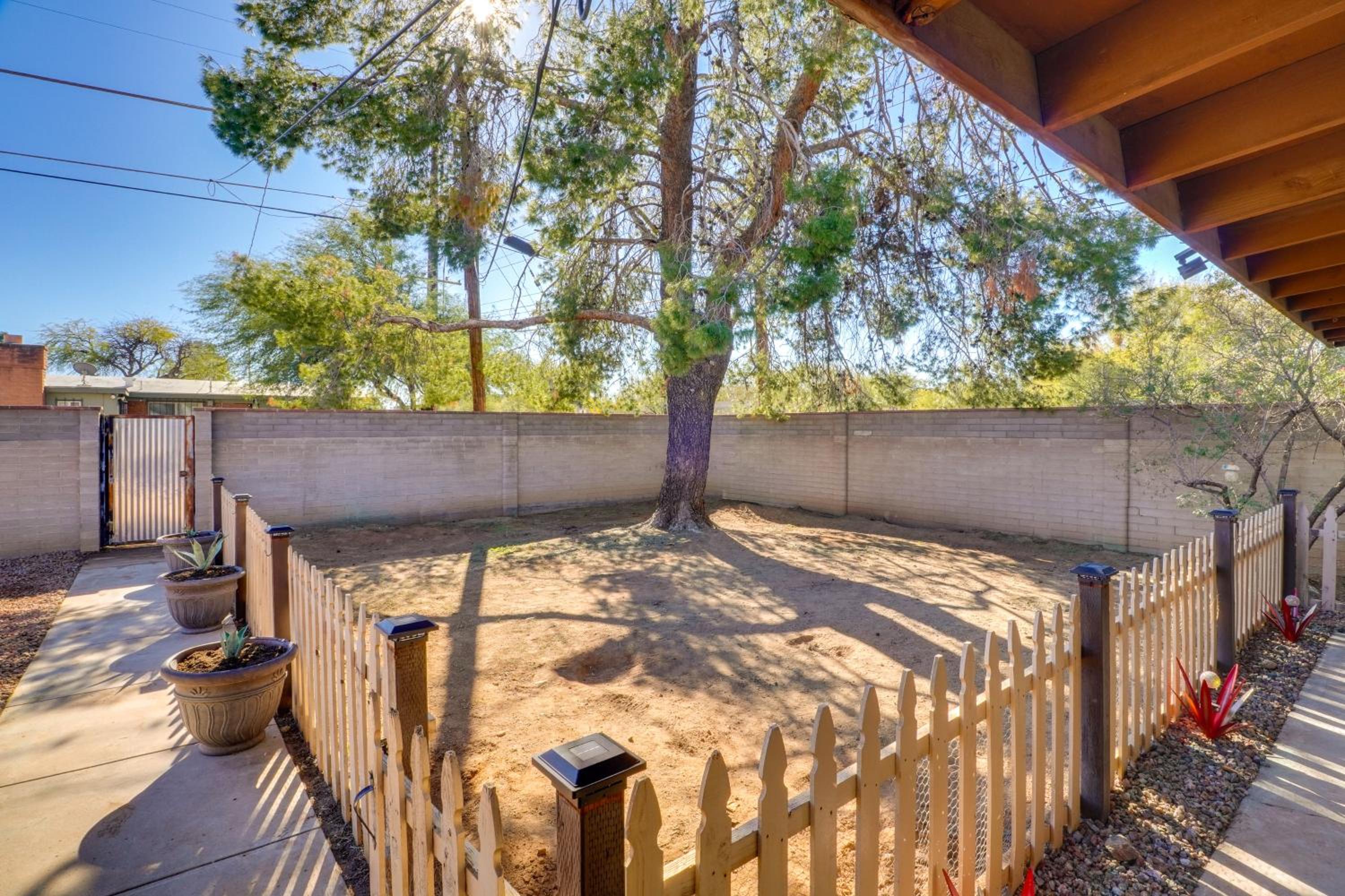 Half-Mi to Loop Access! Private Tucson Hideaway