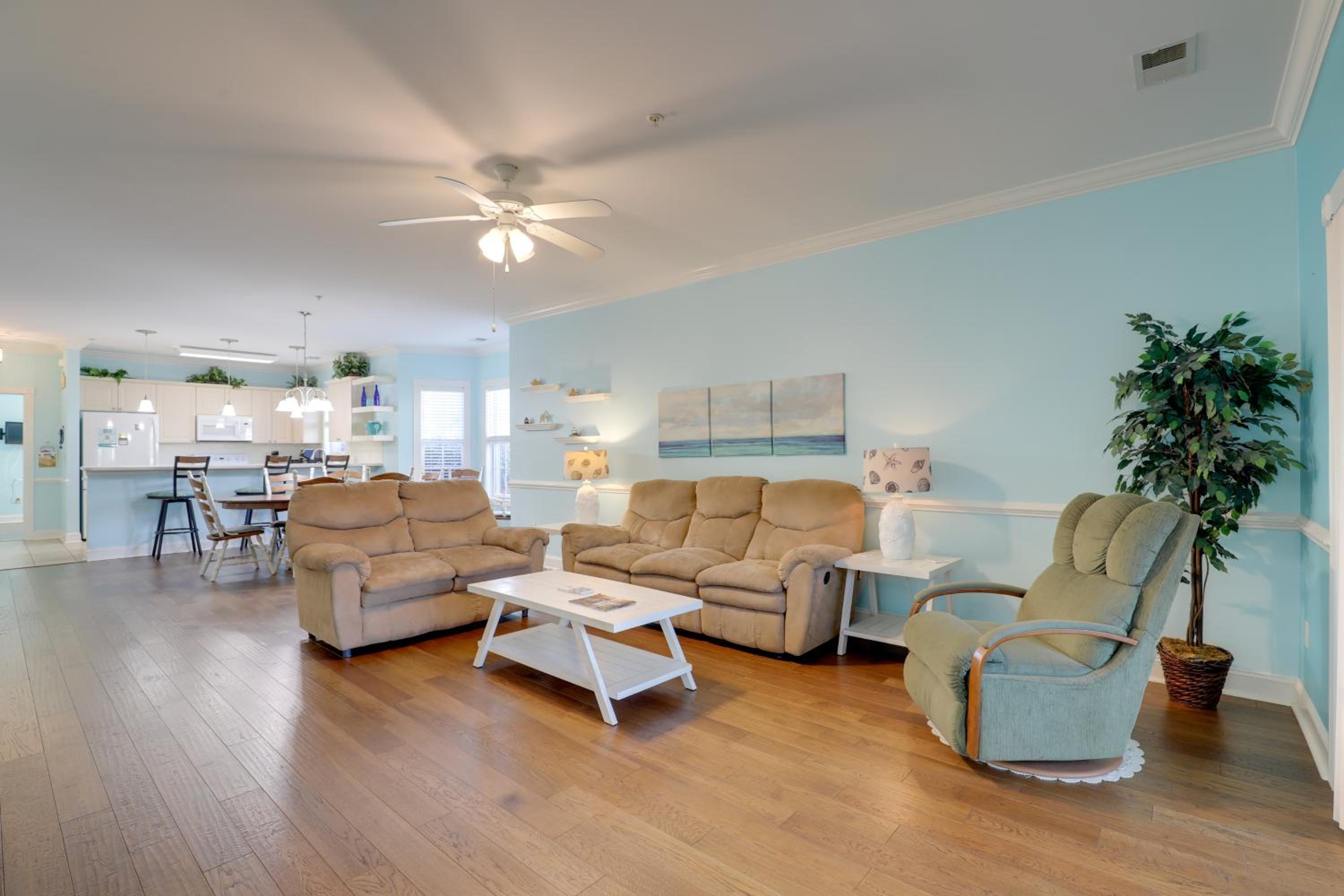 Screened Patio with Pond Views! Myrtle Beach Condo