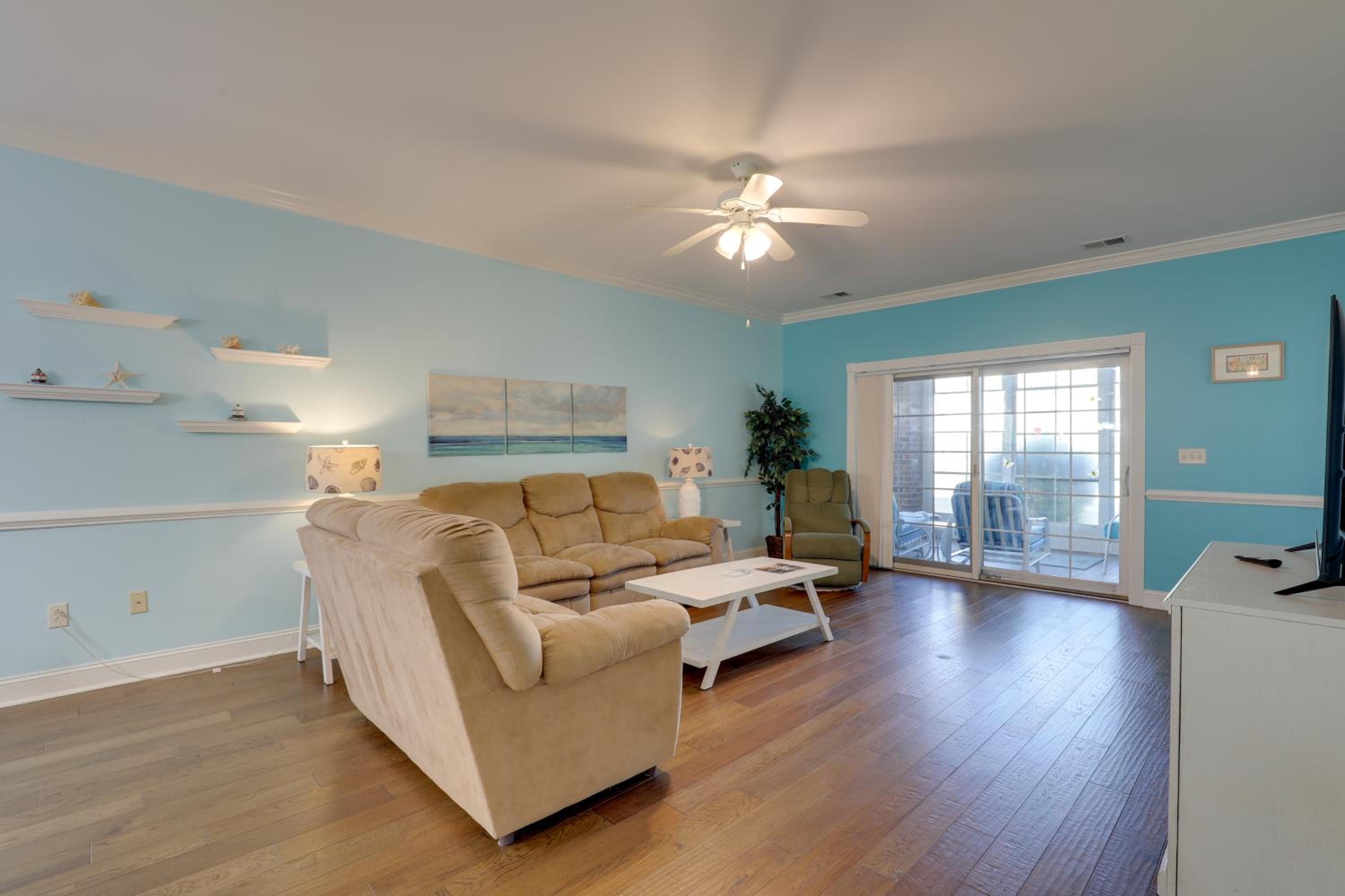 Screened Patio with Pond Views! Myrtle Beach Condo