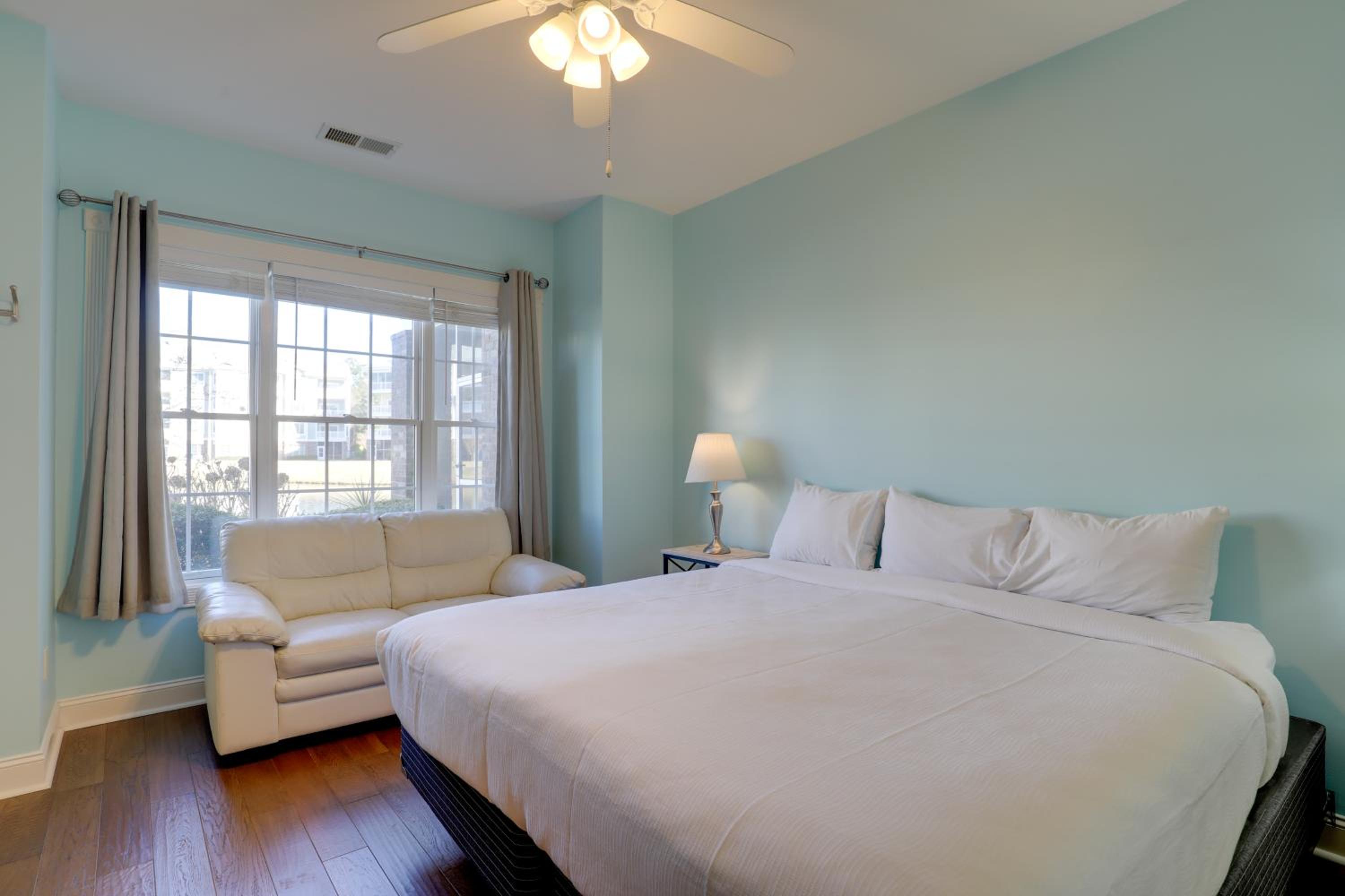 Screened Patio with Pond Views! Myrtle Beach Condo