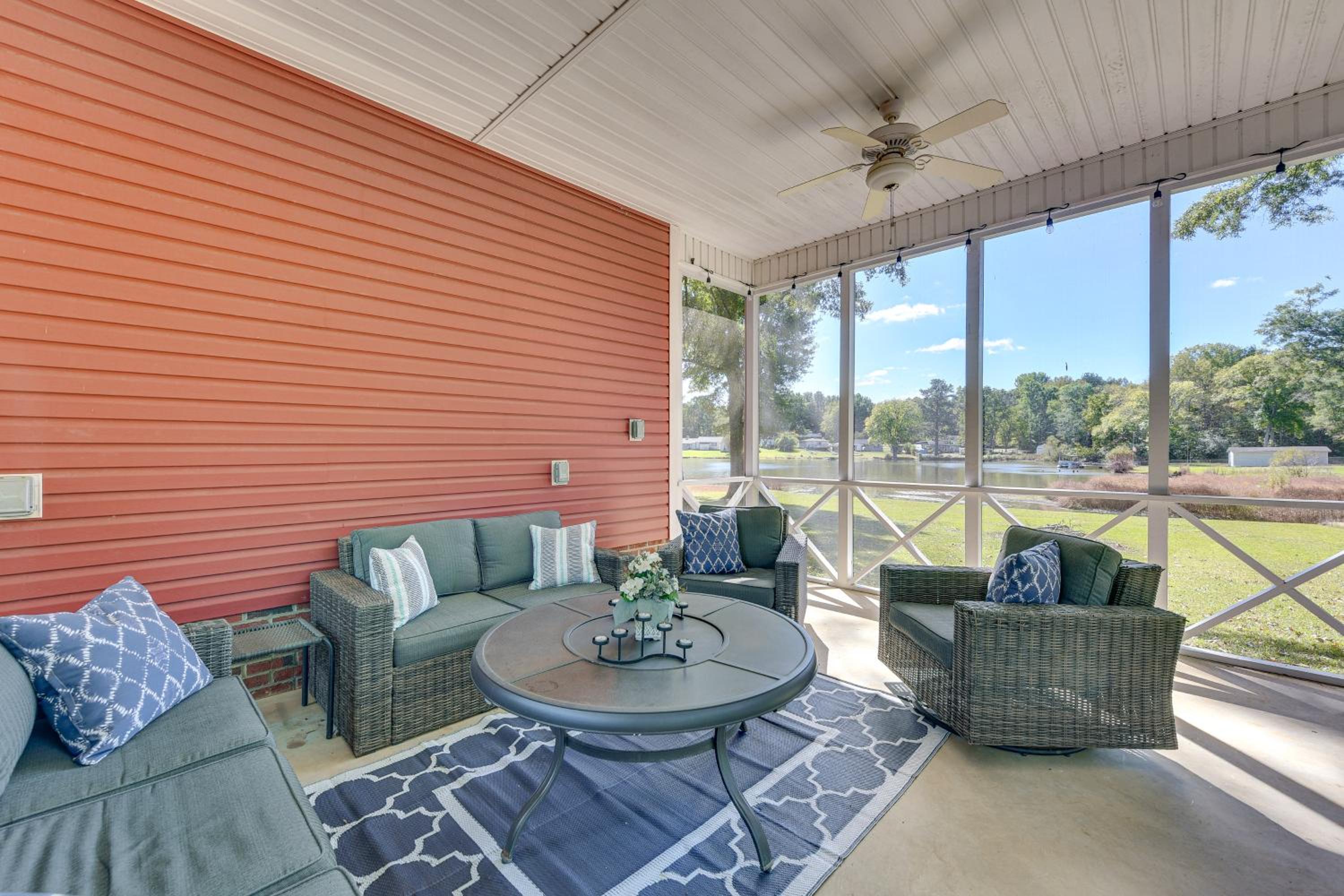 Lakeside Cedar Pines Bungalow 5 Mi to Main St!