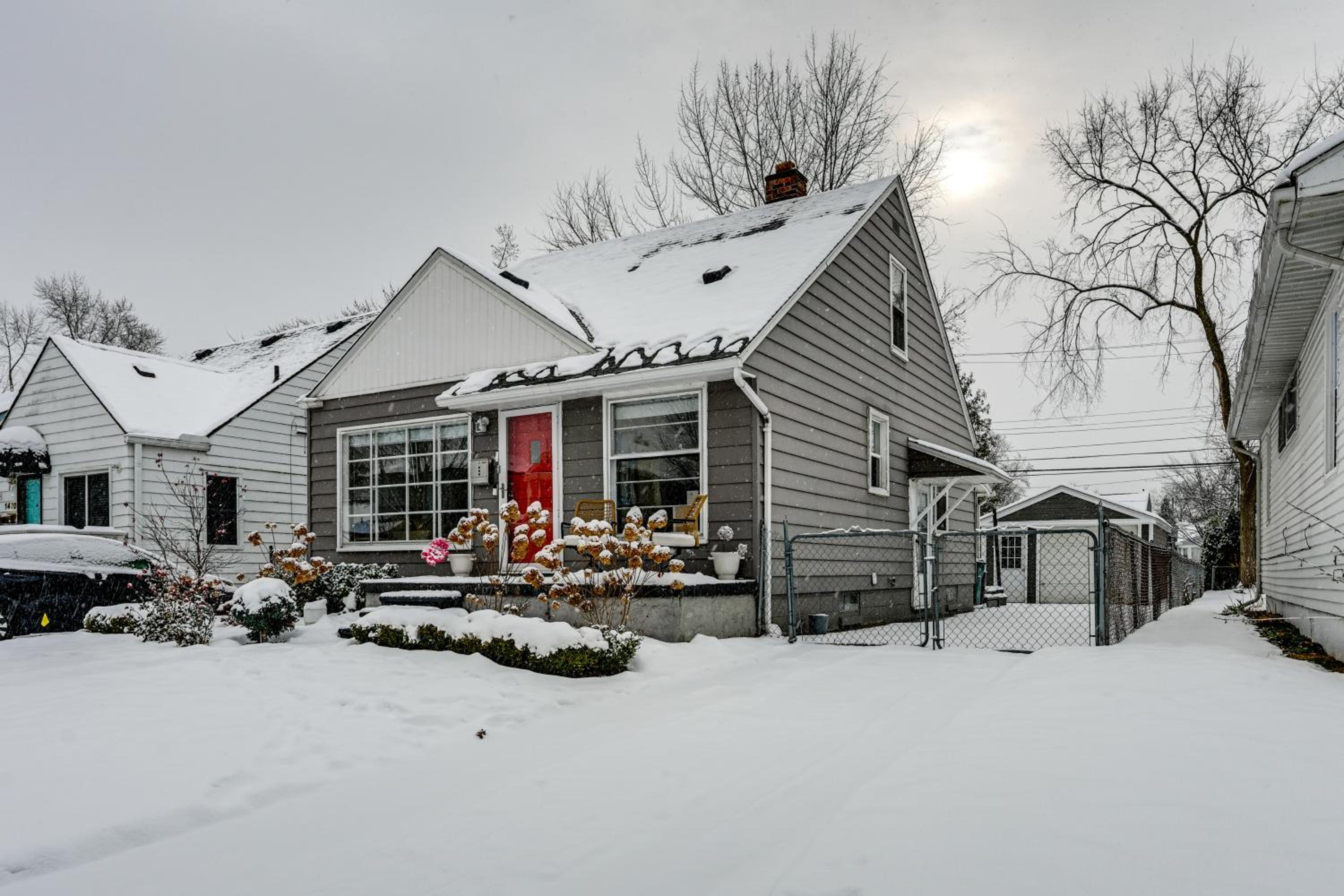 Mid-Century Family Bungalow Desirable Birmingham!