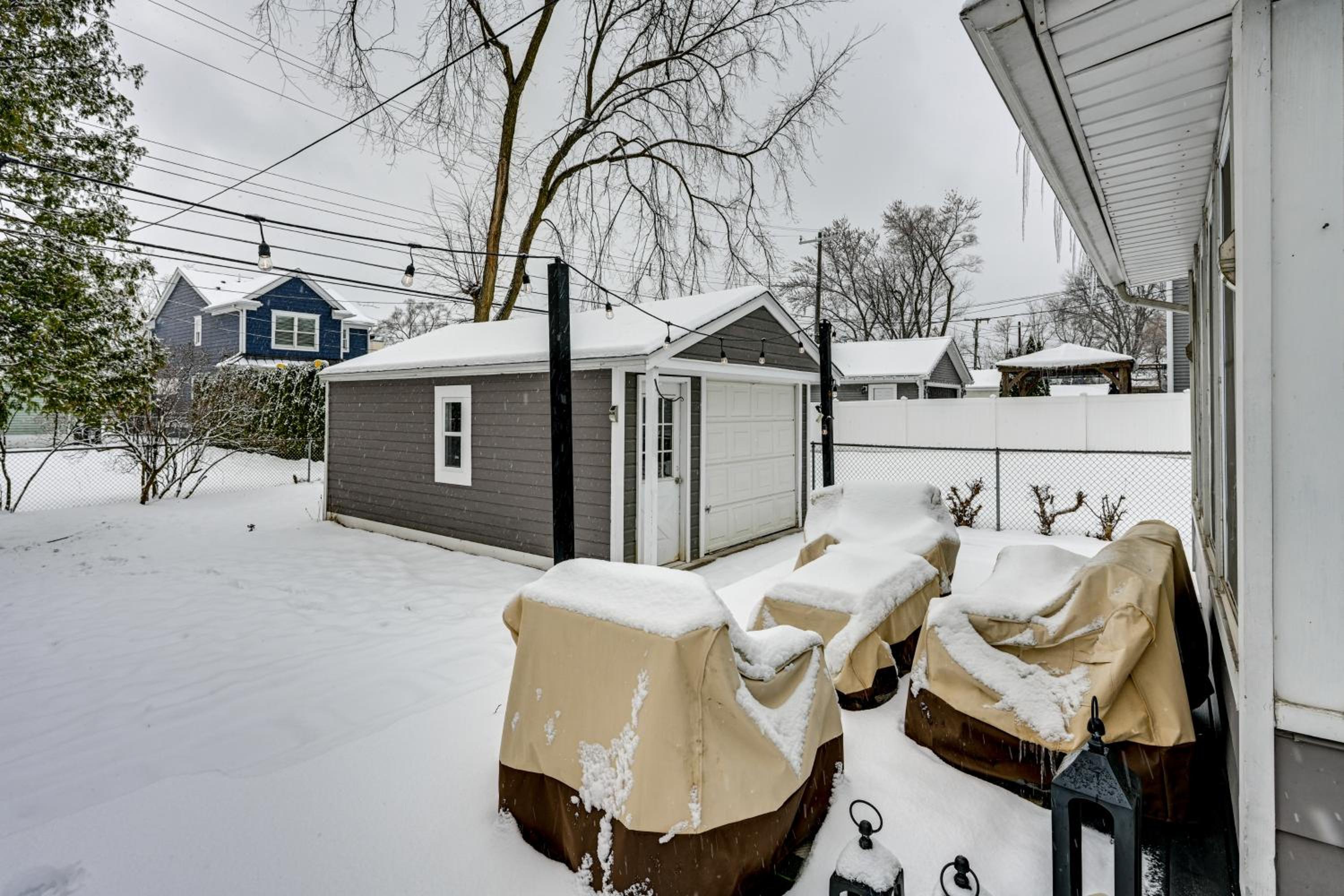 Mid-Century Family Bungalow Desirable Birmingham!