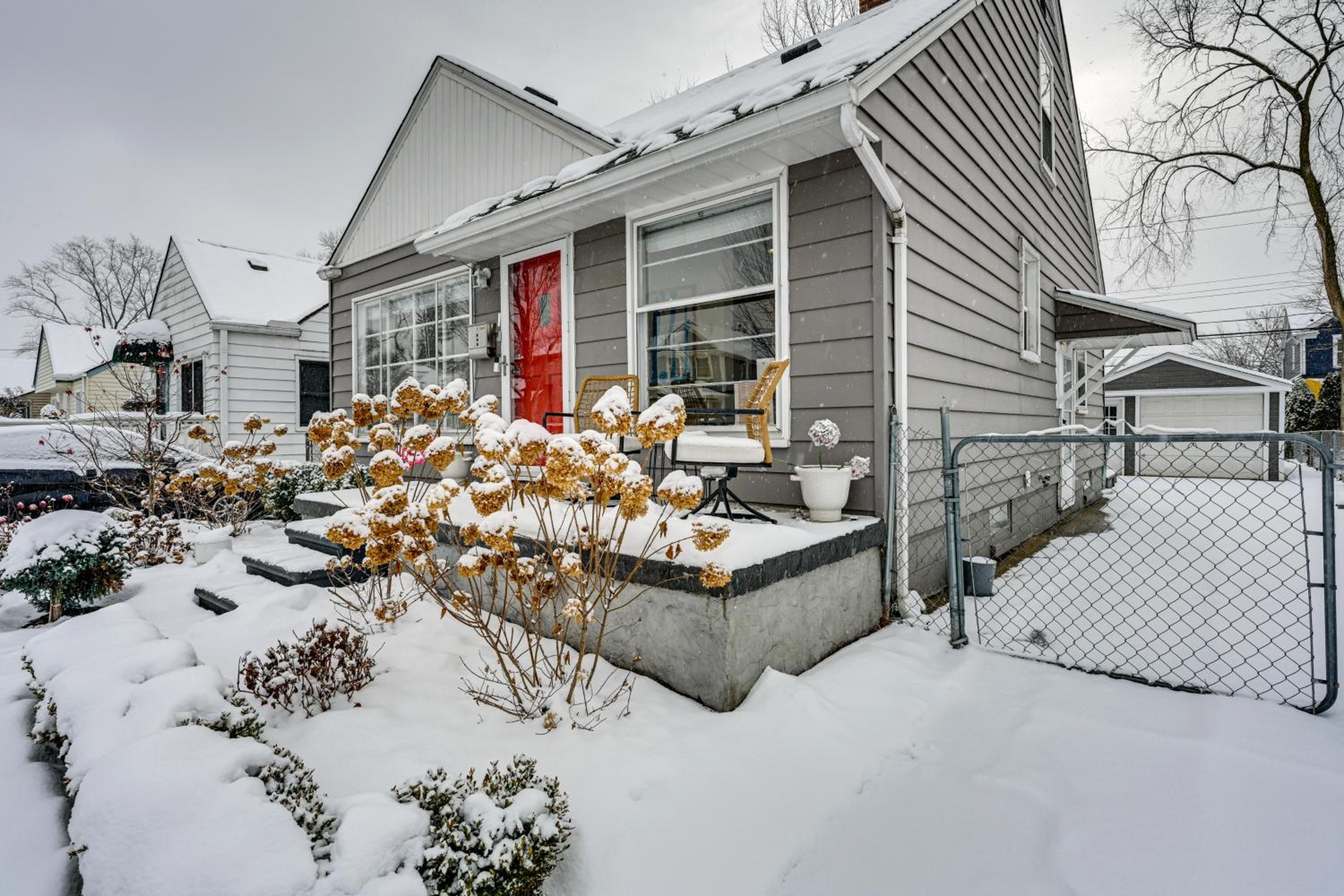 Mid-Century Family Bungalow Desirable Birmingham!
