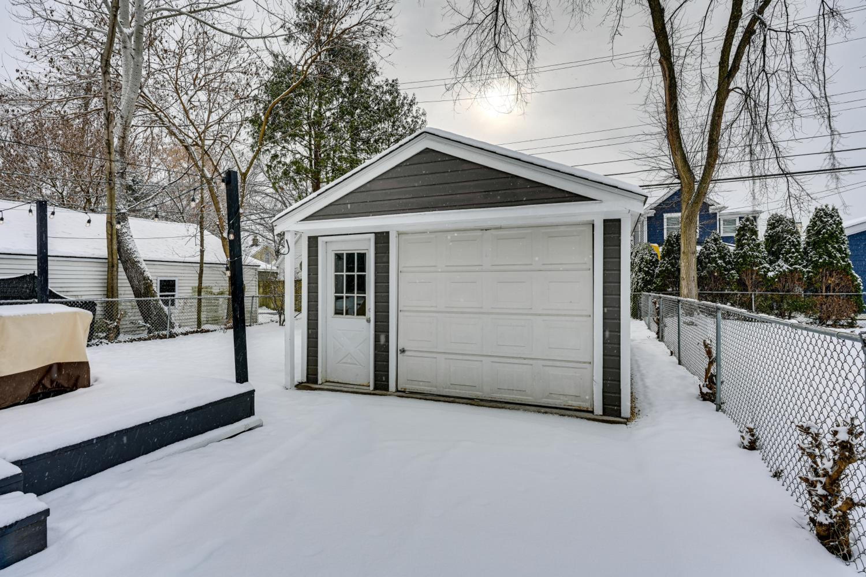 Mid-Century Family Bungalow Desirable Birmingham!