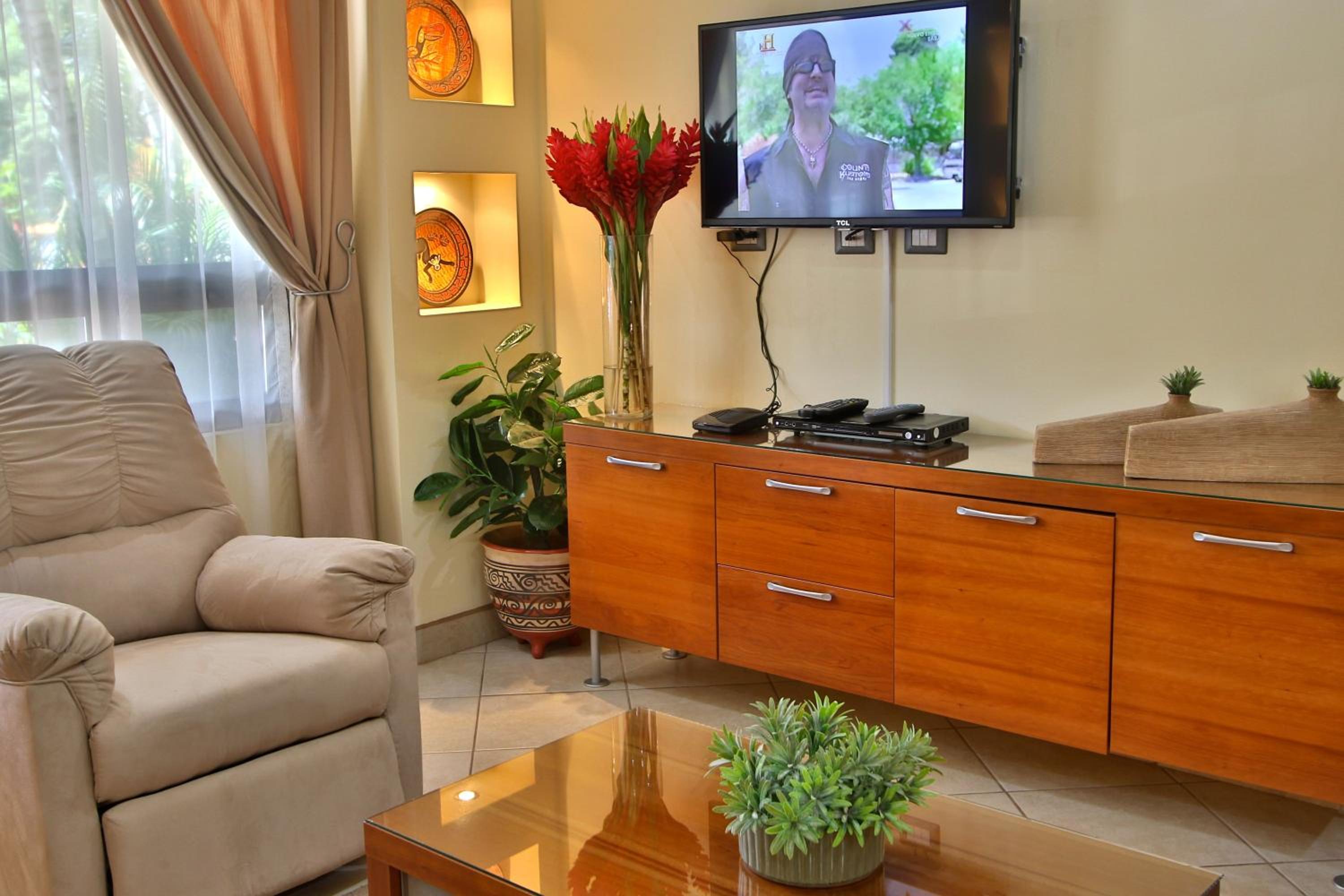 The Oaks Tamarindo Pool Front Condominiums fast wifi