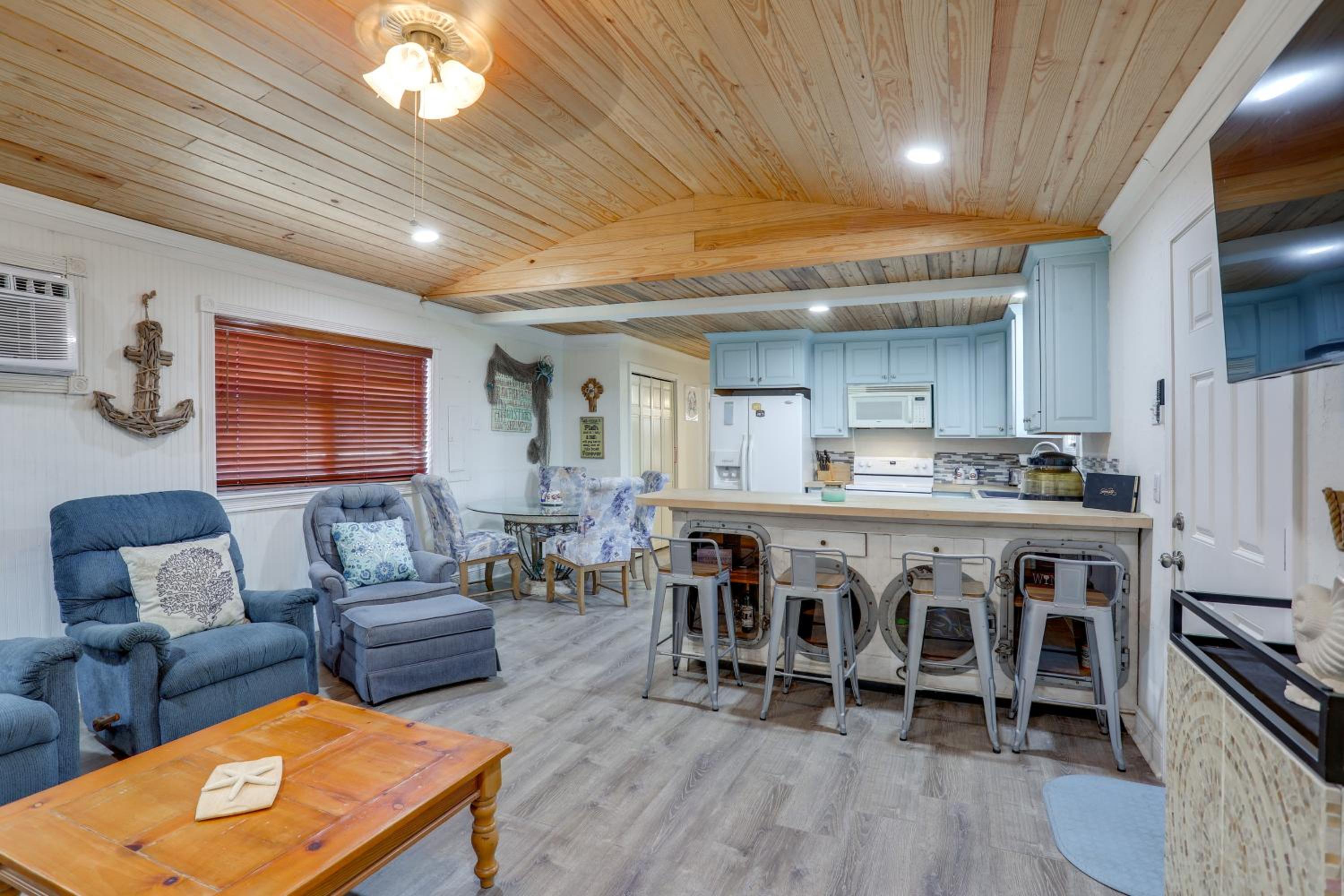 1 Mi to Festivals! Grand Isle Getaway with Deck