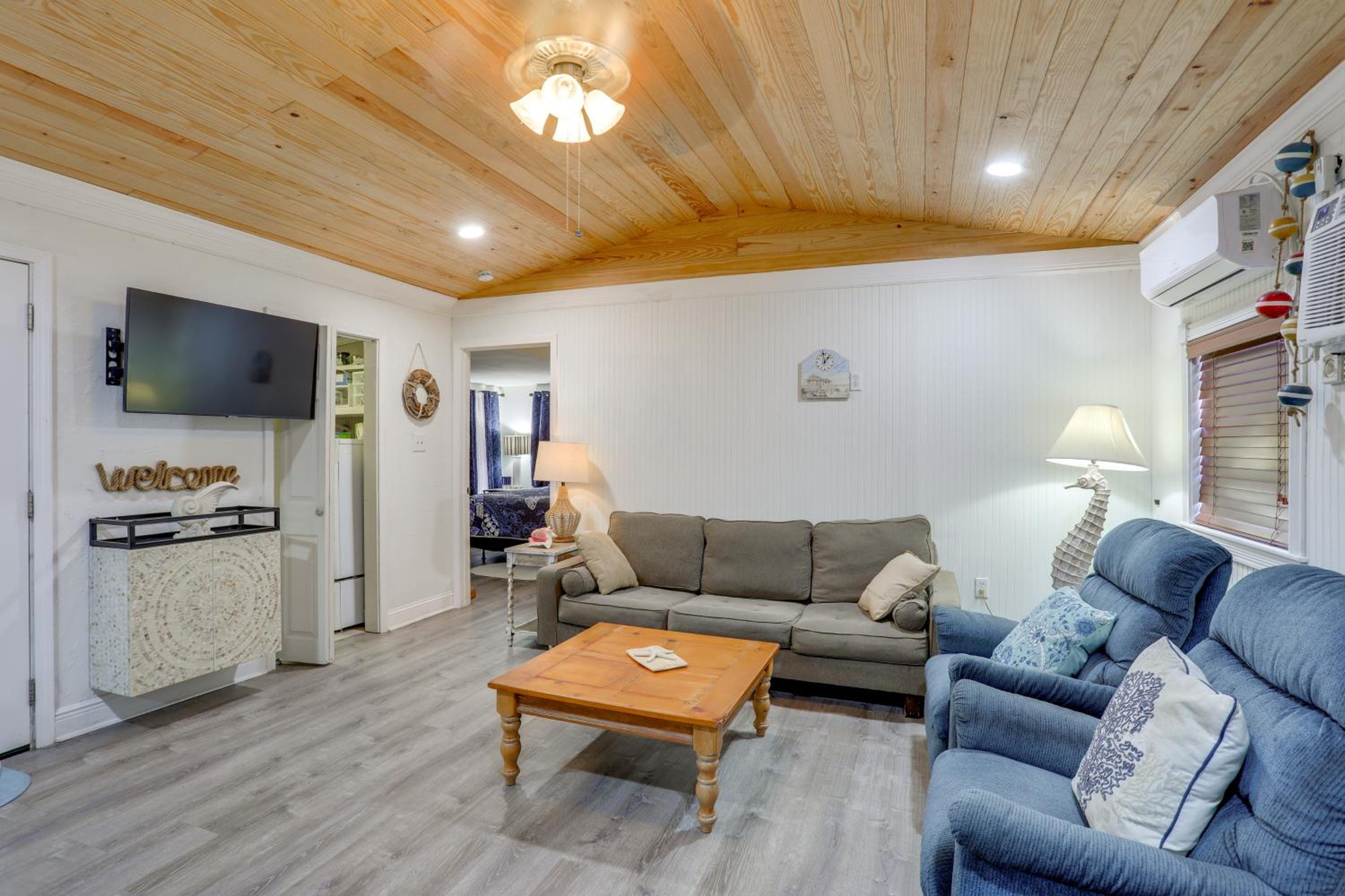 1 Mi to Festivals! Grand Isle Getaway with Deck