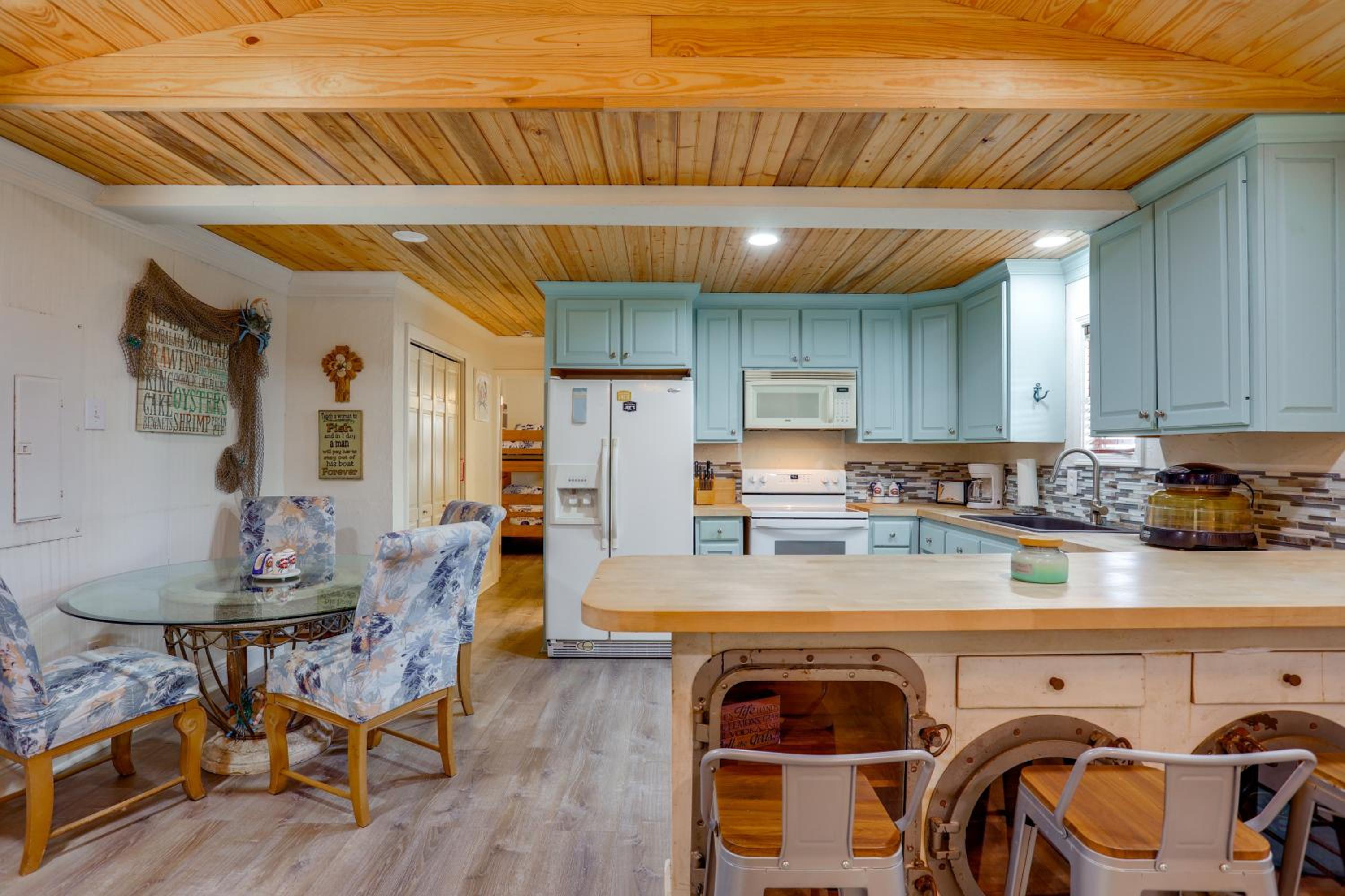 1 Mi to Festivals! Grand Isle Getaway with Deck