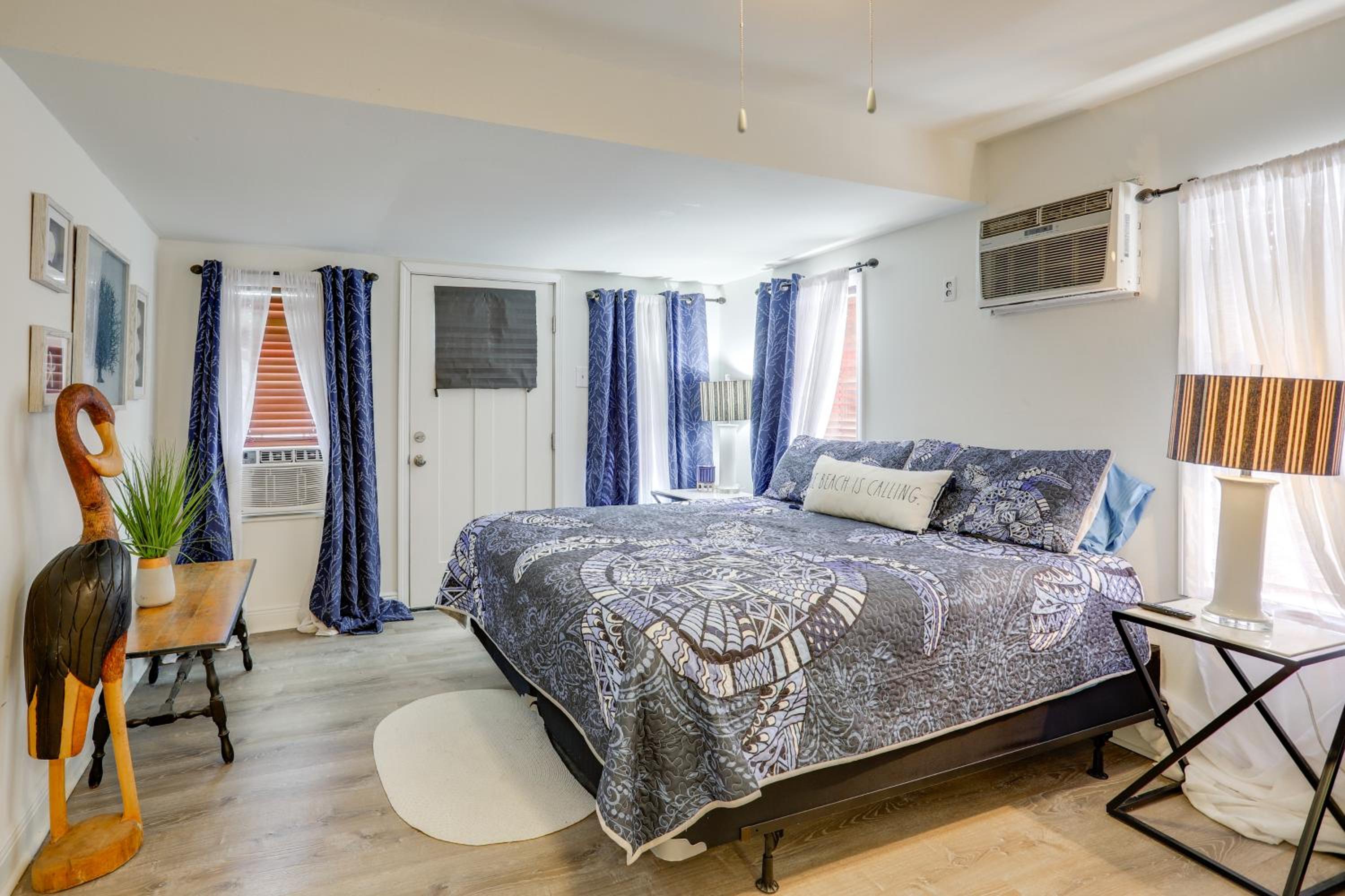 1 Mi to Festivals! Grand Isle Getaway with Deck