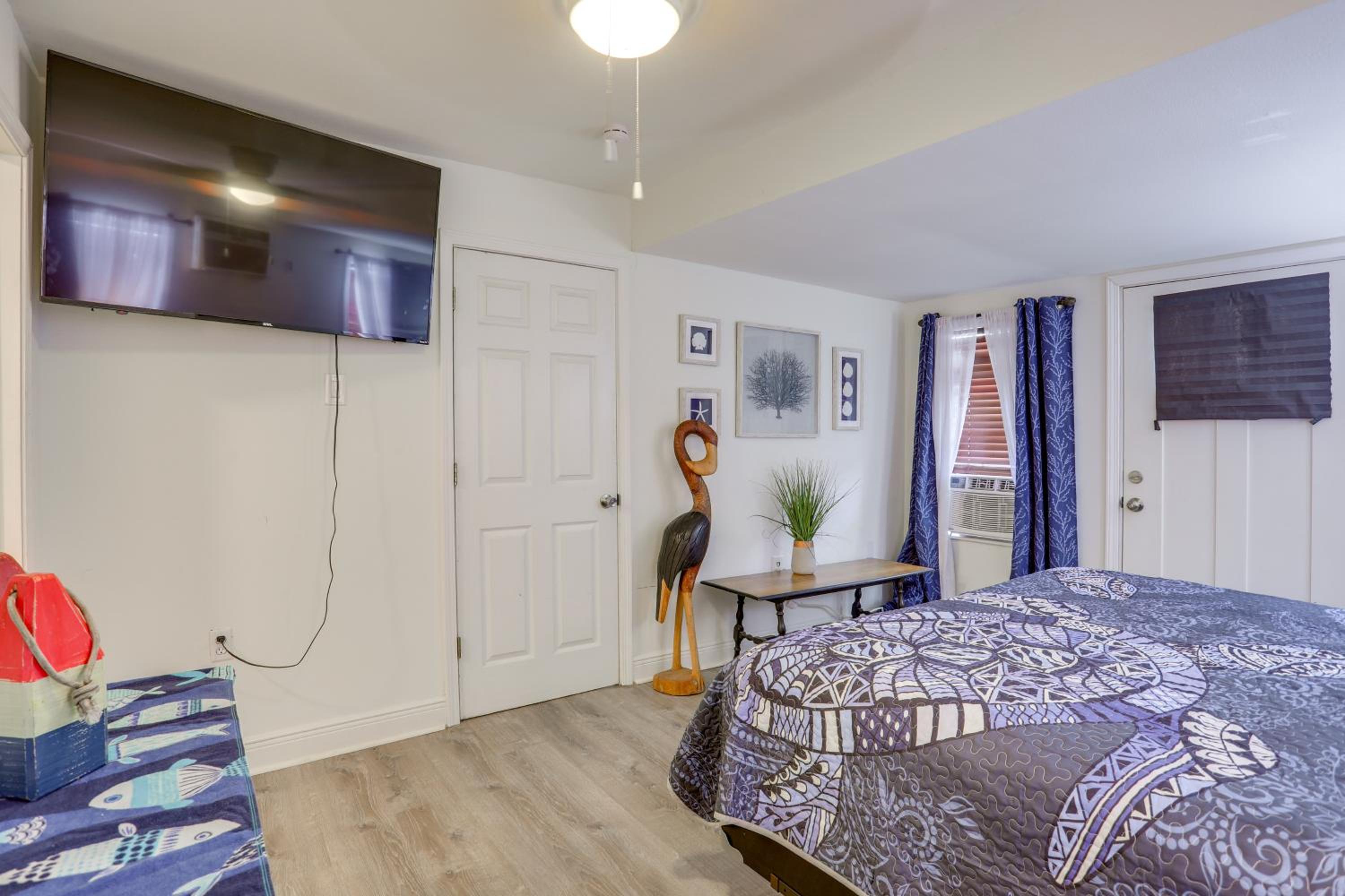 1 Mi to Festivals! Grand Isle Getaway with Deck