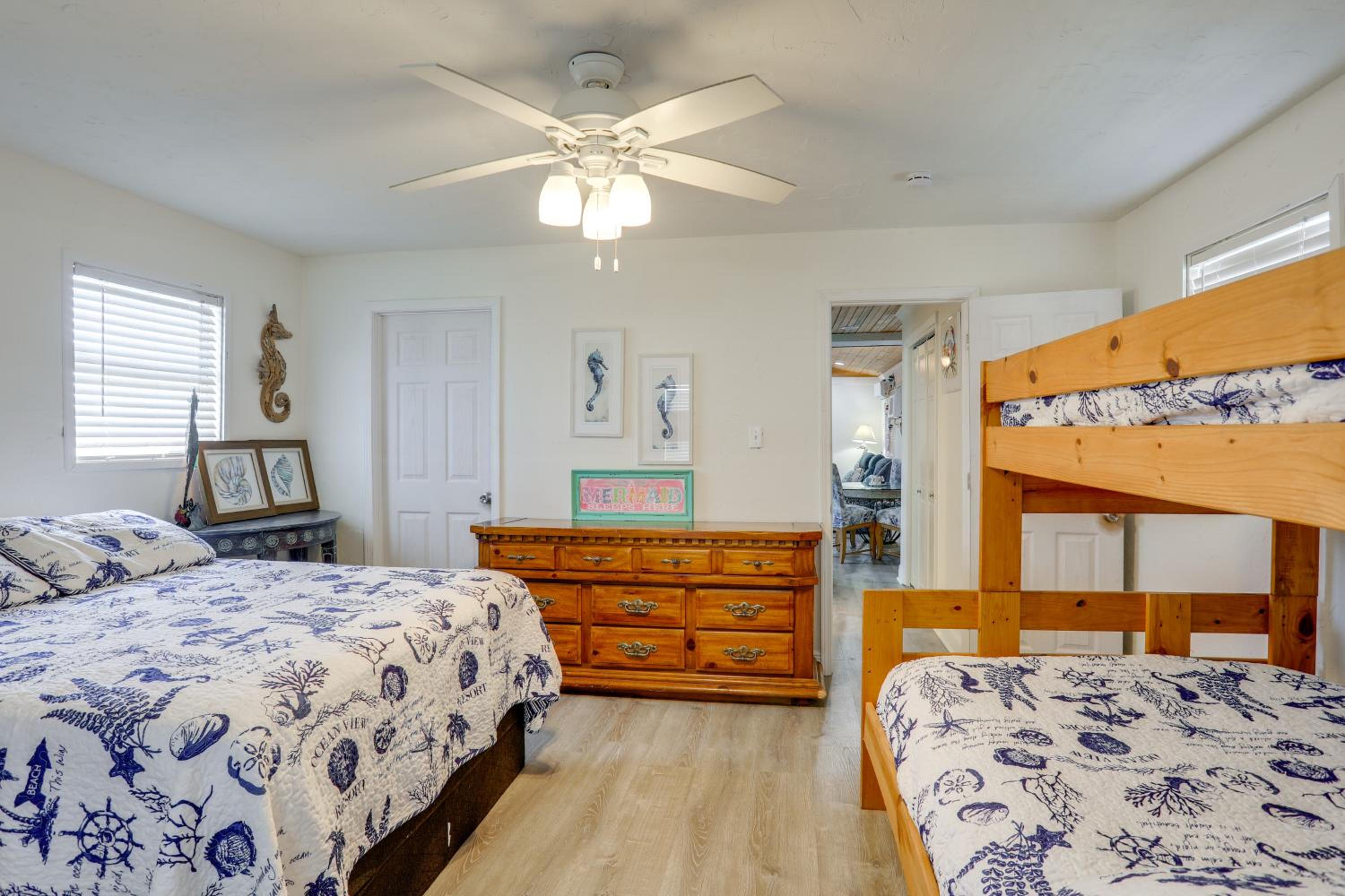 1 Mi to Festivals! Grand Isle Getaway with Deck