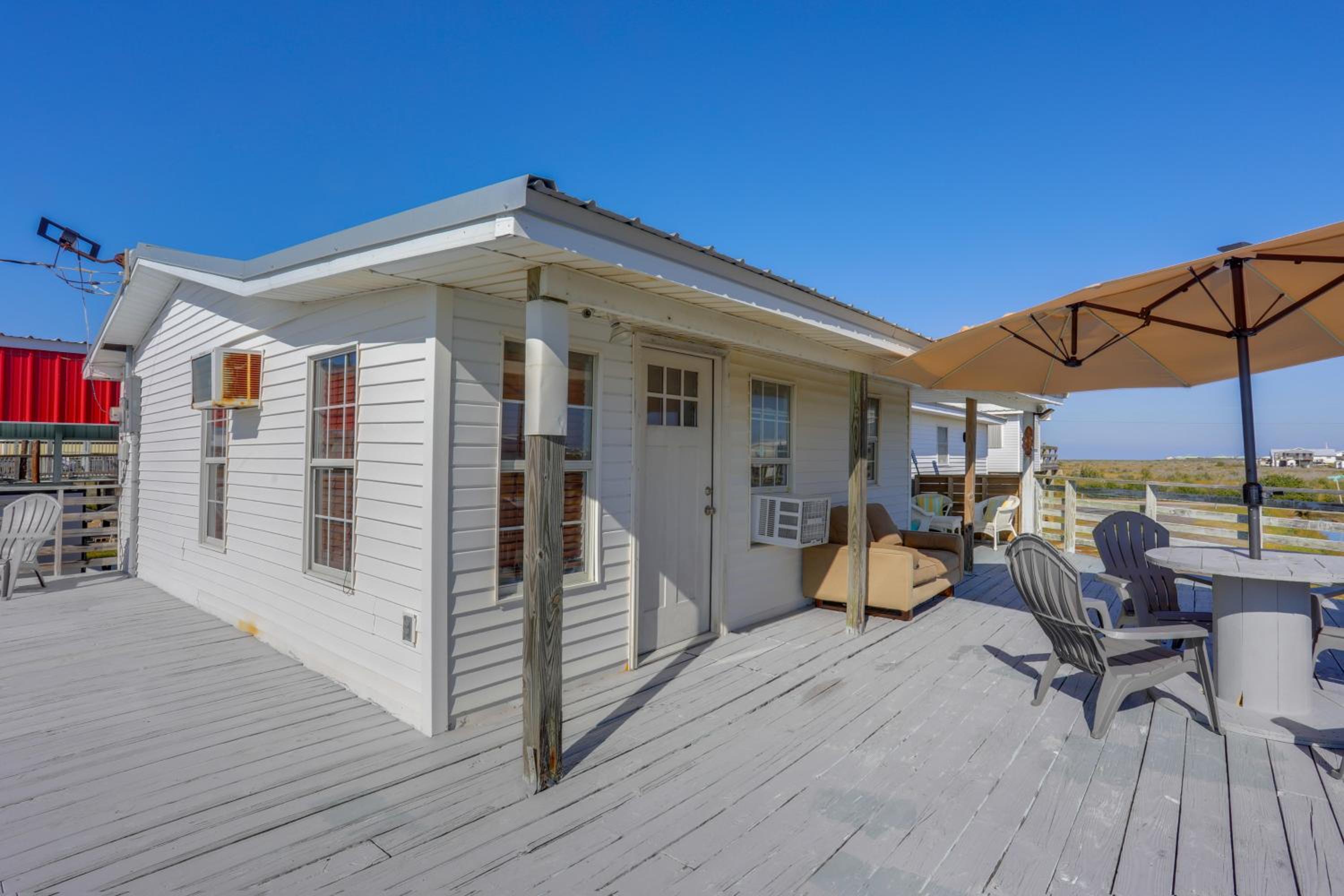 1 Mi to Festivals! Grand Isle Getaway with Deck
