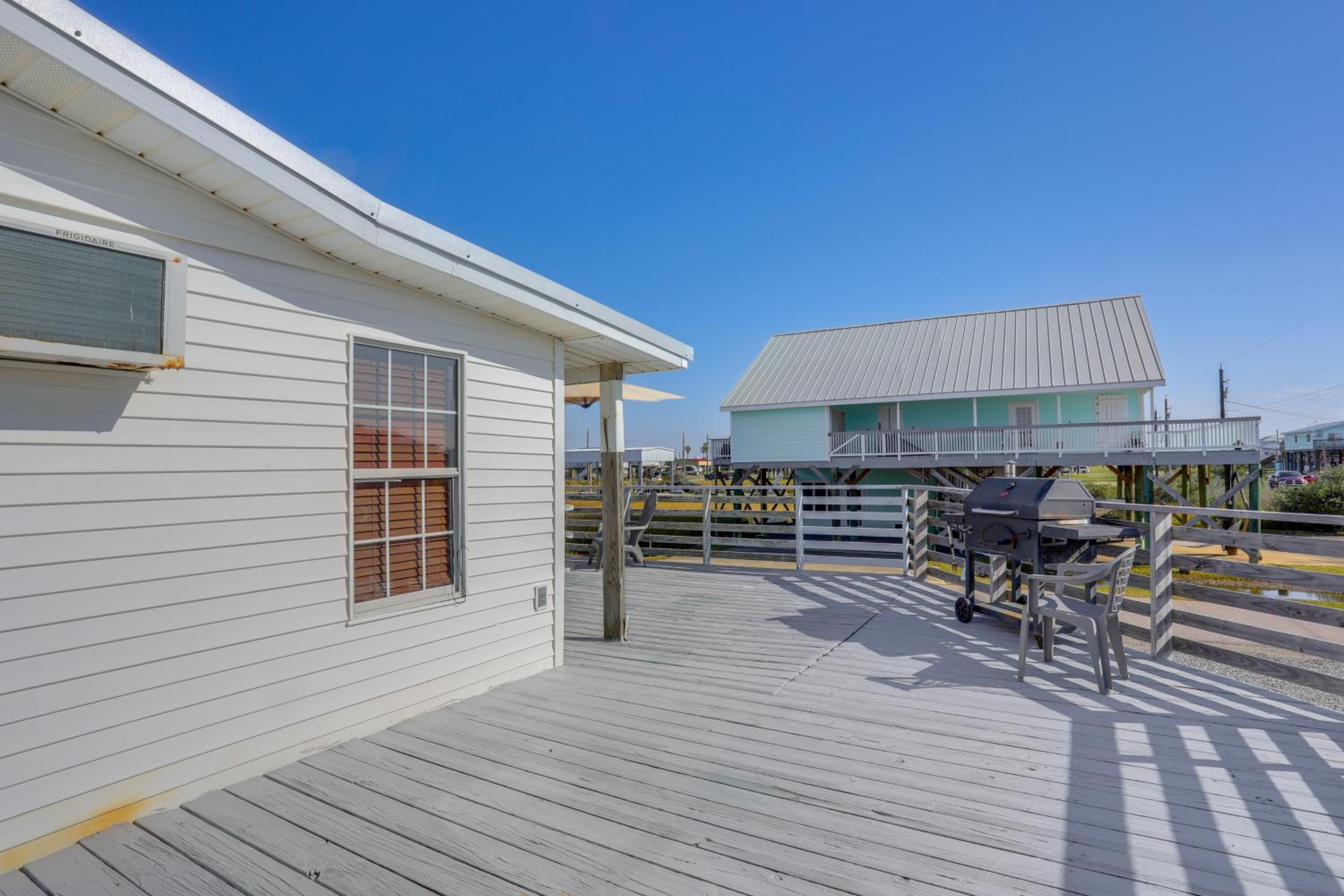 1 Mi to Festivals! Grand Isle Getaway with Deck