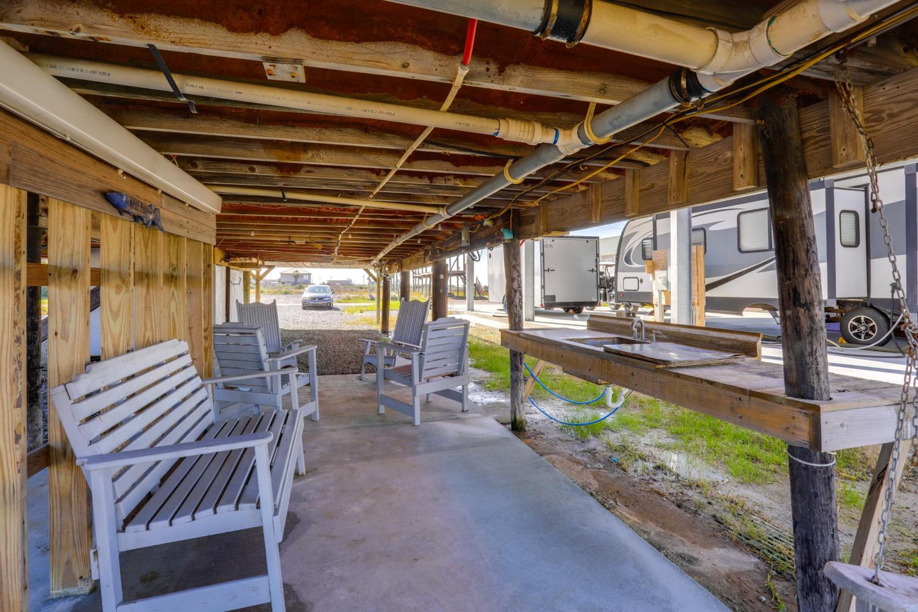 1 Mi to Festivals! Grand Isle Getaway with Deck