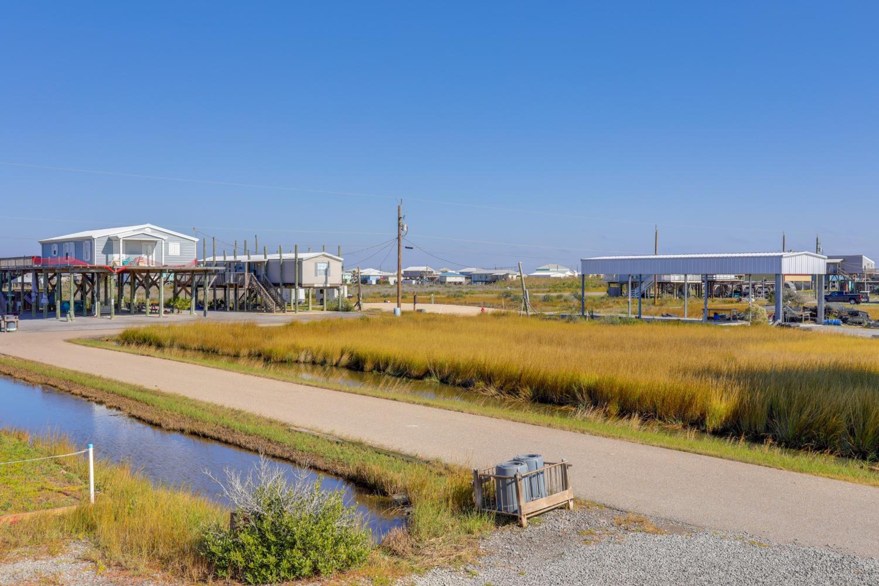 1 Mi to Festivals! Grand Isle Getaway with Deck