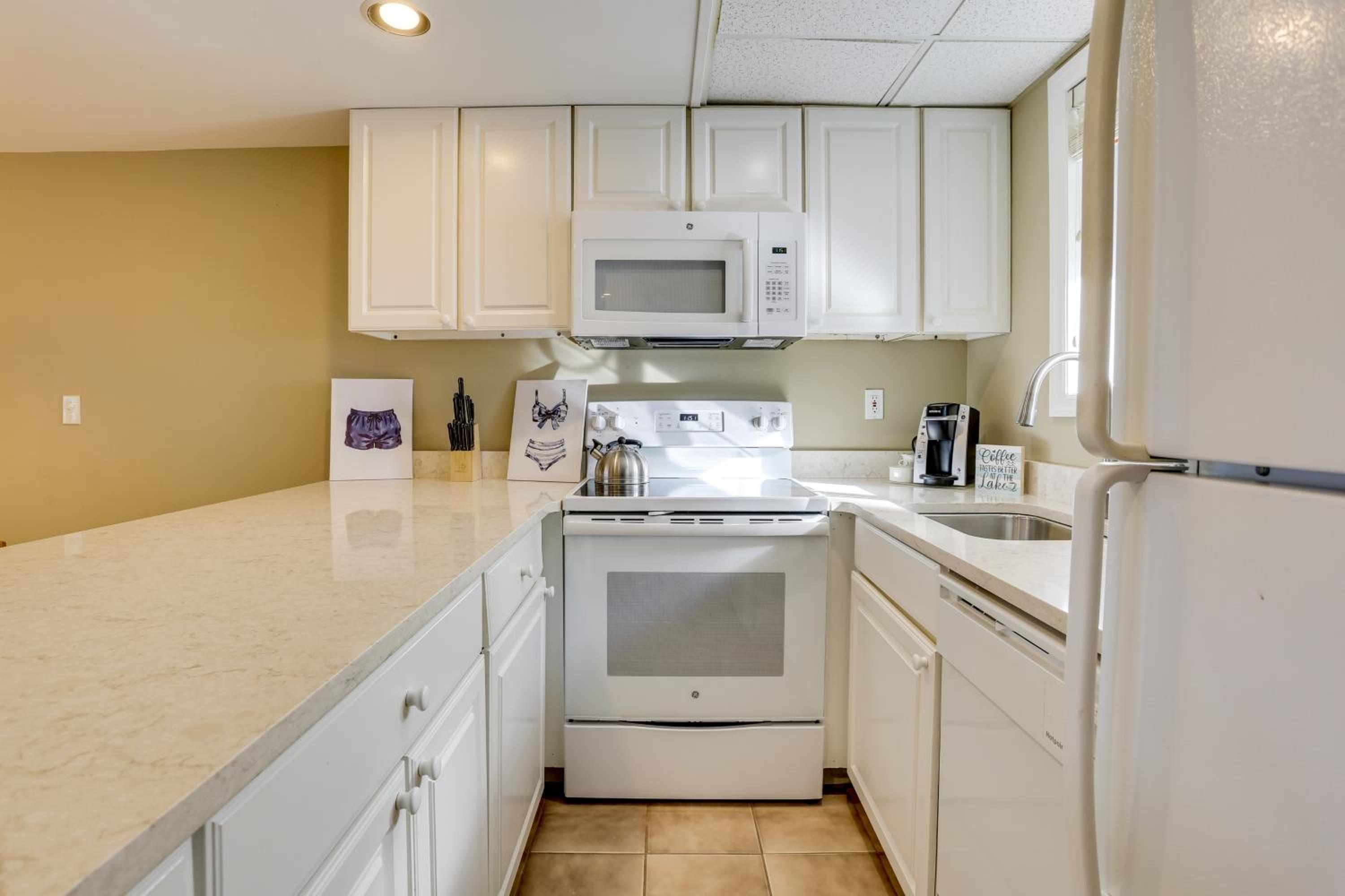 All-Season Lake Wallenpaupack Condo with Views