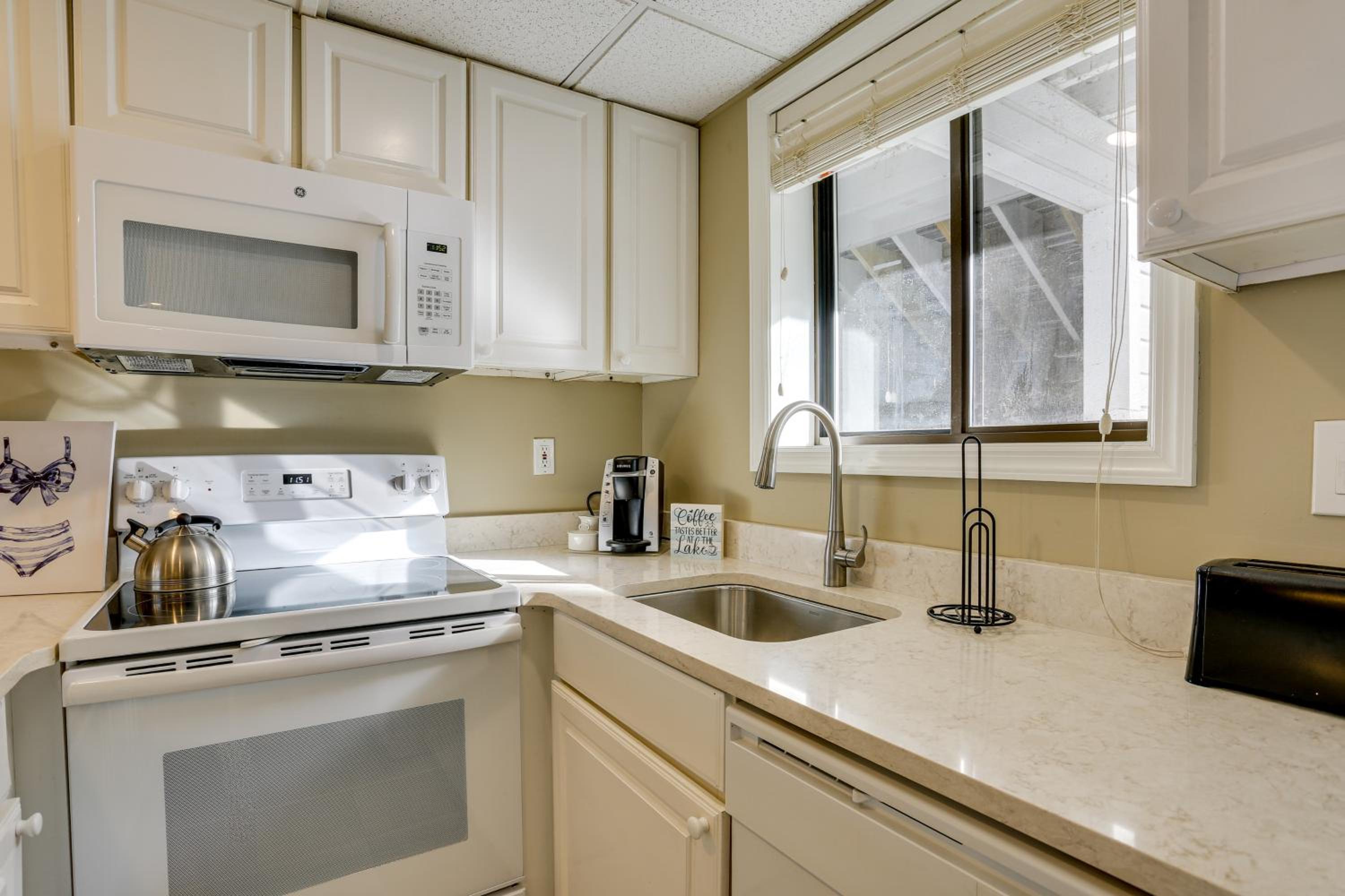 All-Season Lake Wallenpaupack Condo with Views