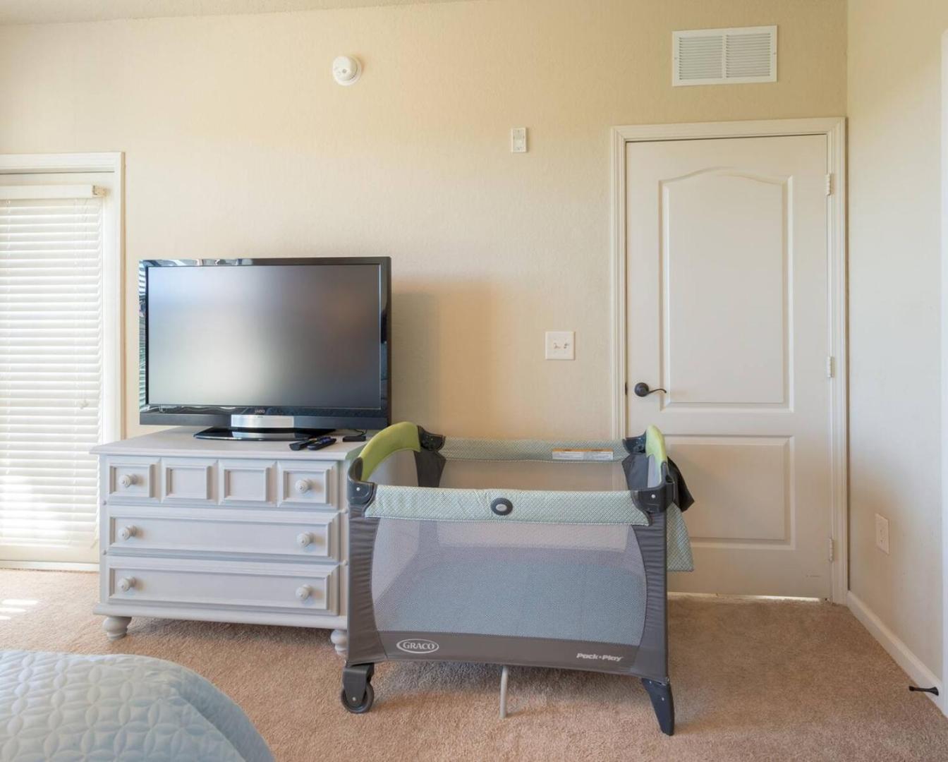 3BR Disney Condo | 3 En-Suites + Pools