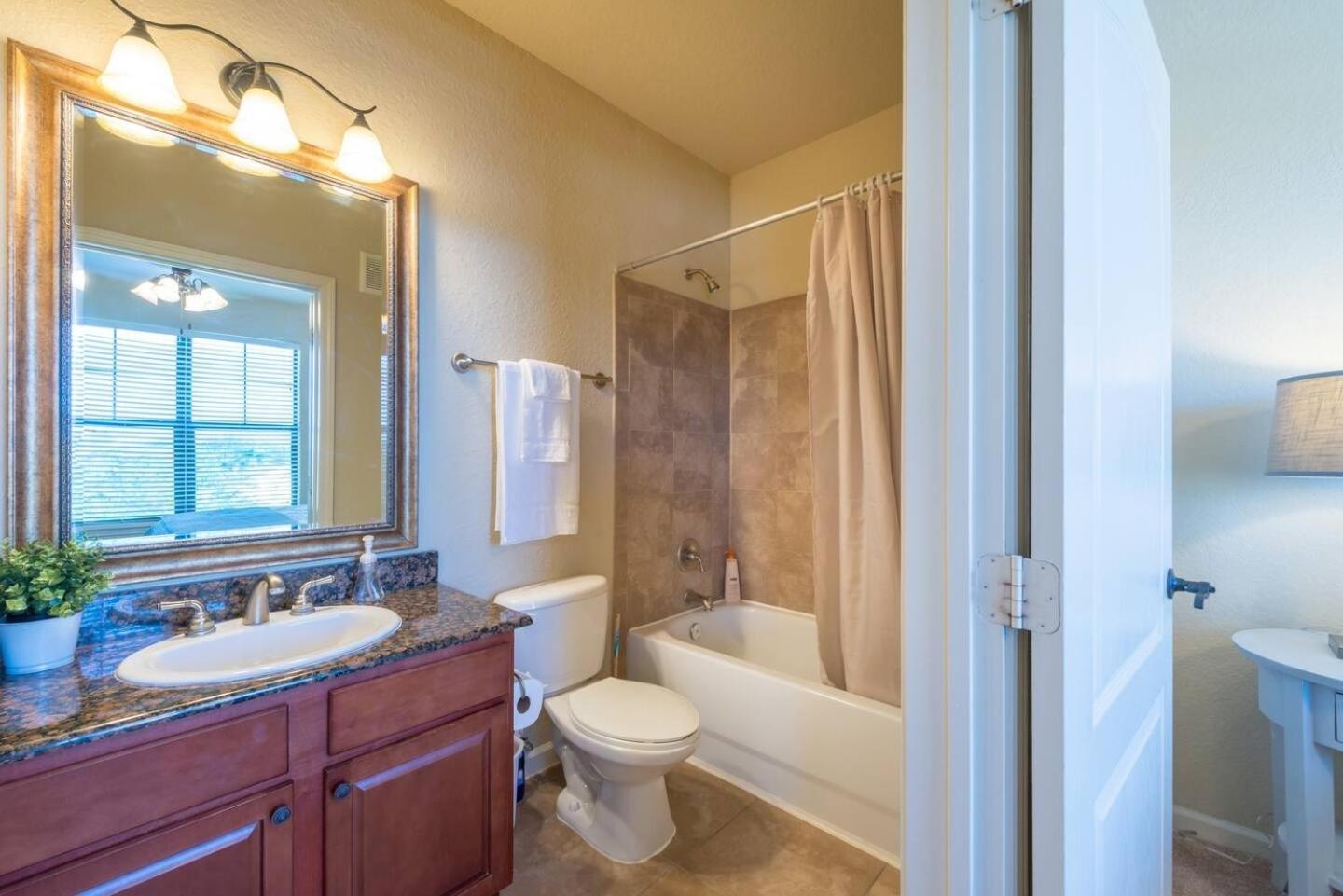 3BR Disney Condo | 3 En-Suites + Pools